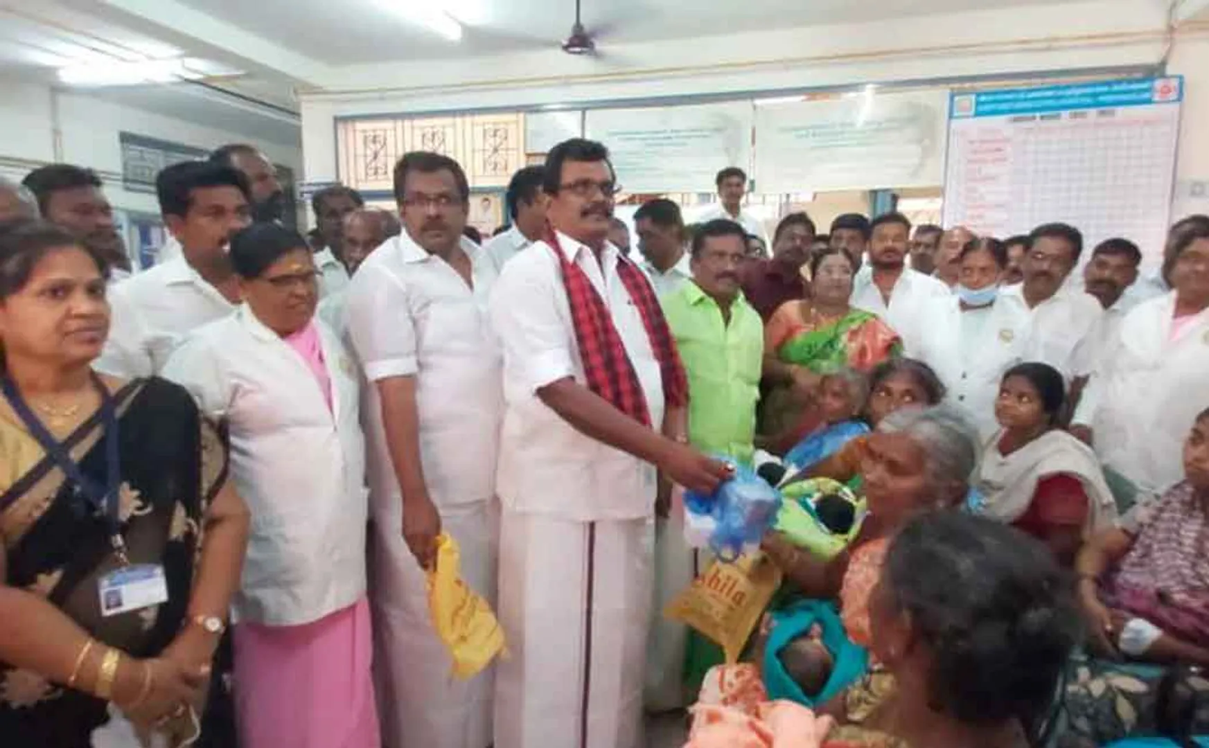 Thangathamilselvan presented a gold ring to children born on the kalaignar birthday