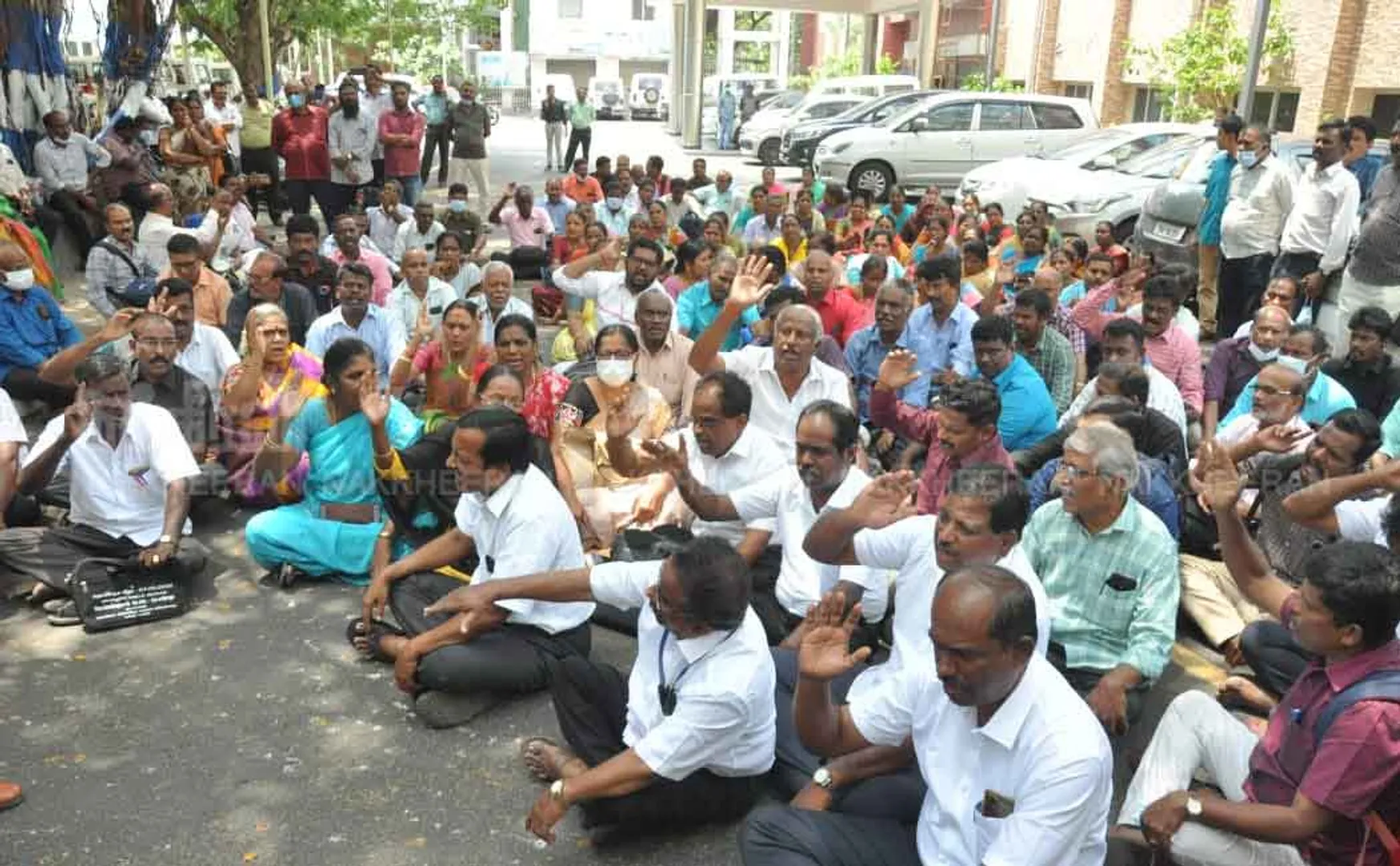 Mandatory workplace change must be withdrawn .. Pharmacists Association! 