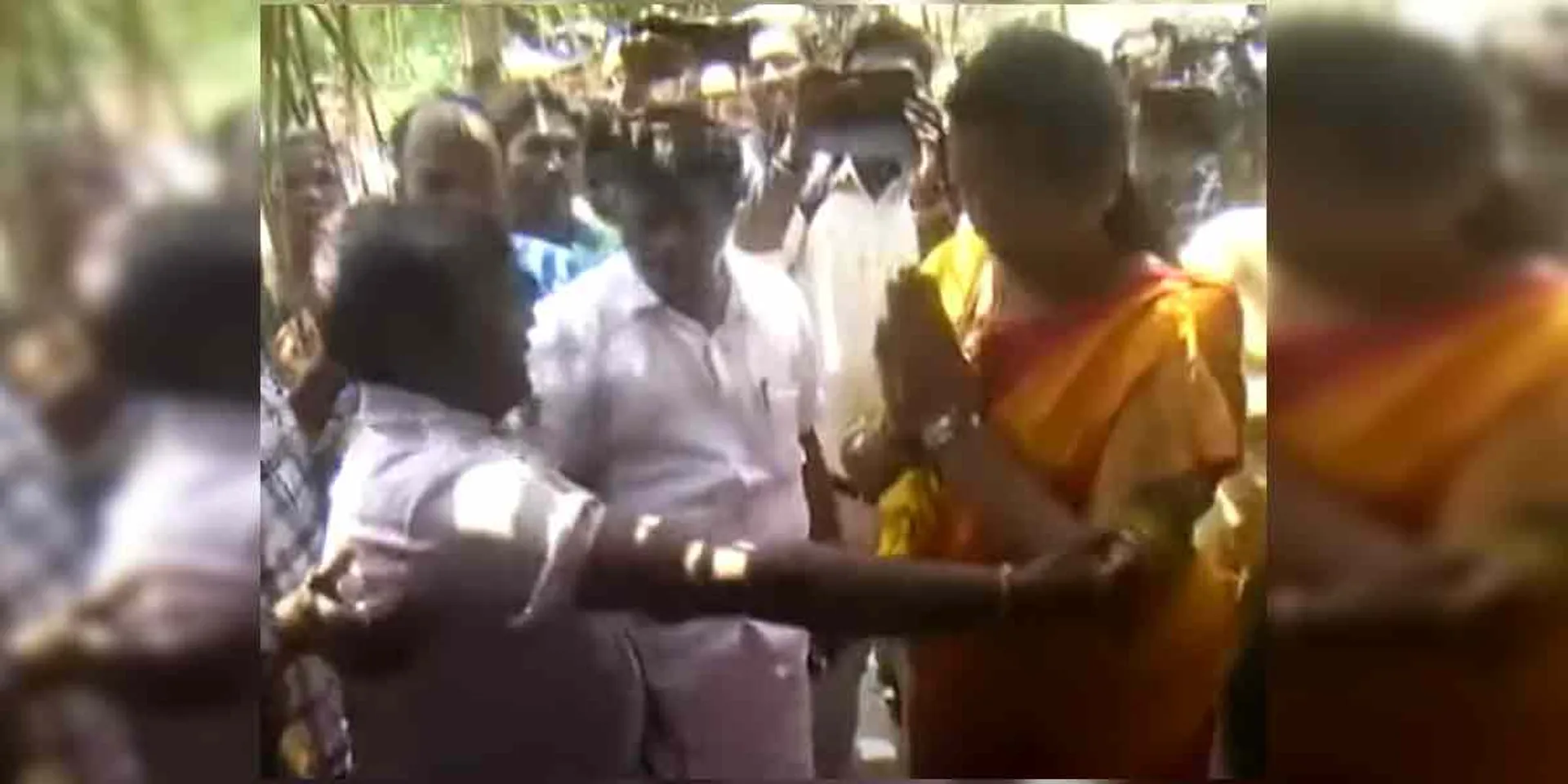  'Where is Vijayakanth ...?' -  volunteers to cry to Premalatha Vijayakanth!