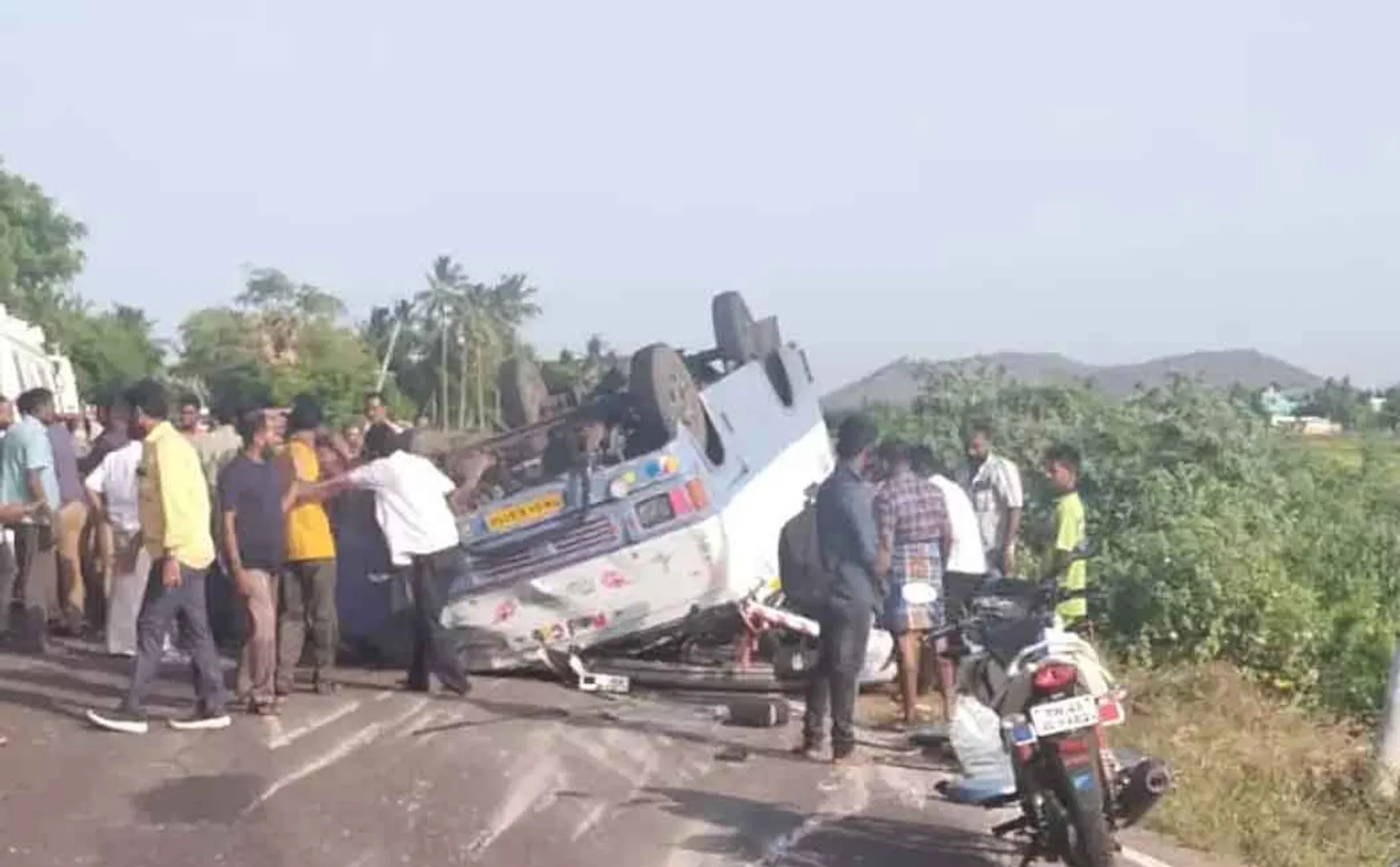 Van accident near karur 15 injured 