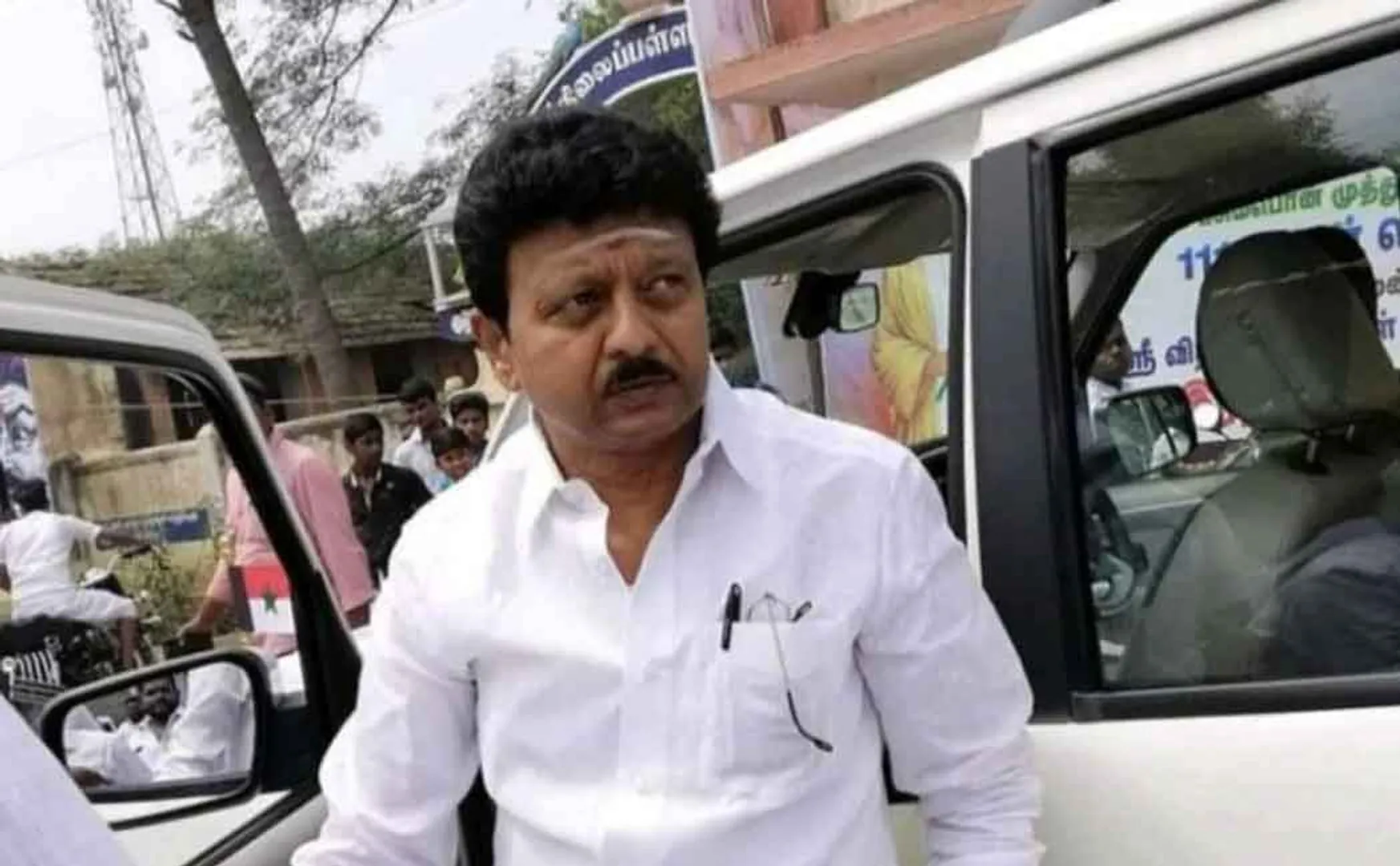Dhivakaran spoke about sasikala and admk 