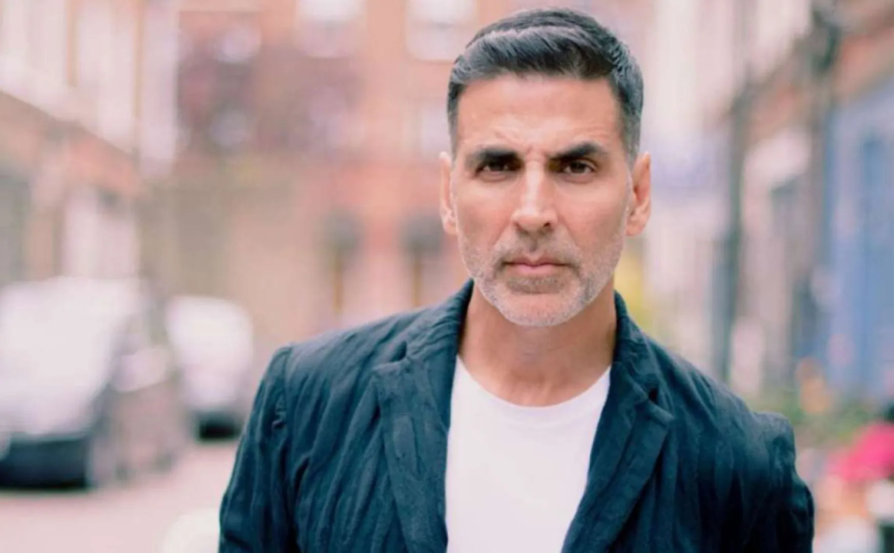 Akshay Kumar - The crew in a miserable condition