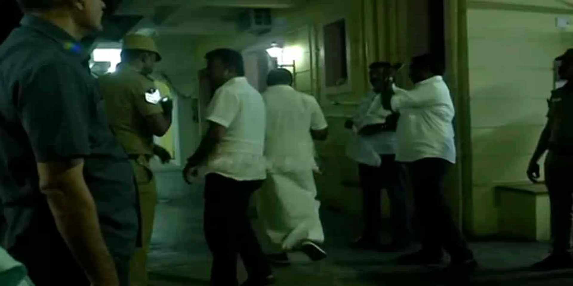 AIADMK senior executives consult at OPS home!