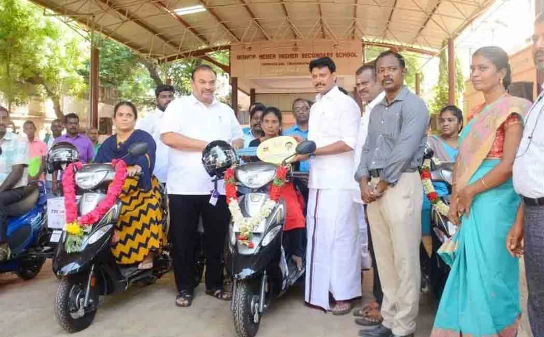 Minister Anbil Mahesh who provided welfare assistance after the study of Trichy rivers!