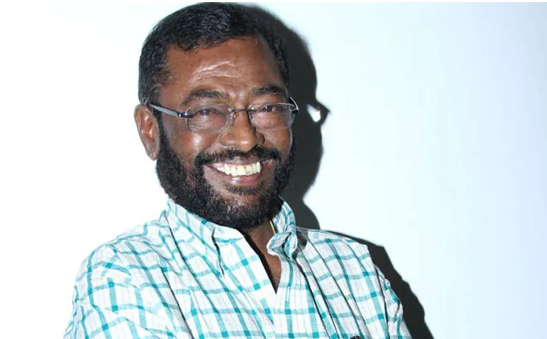 Simbu filmmaker praises Manivannan