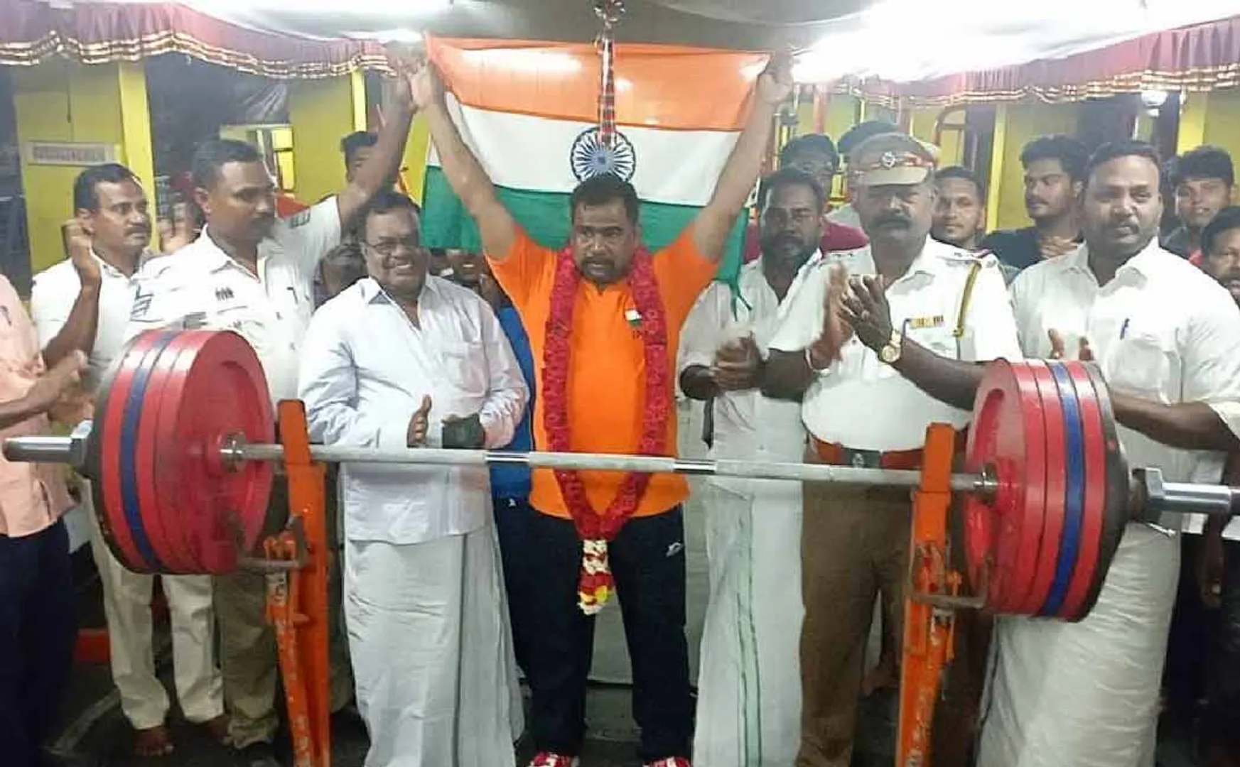 Asian level weightlifting competition; Friends sent the Tamil Nadu player with the national flag
