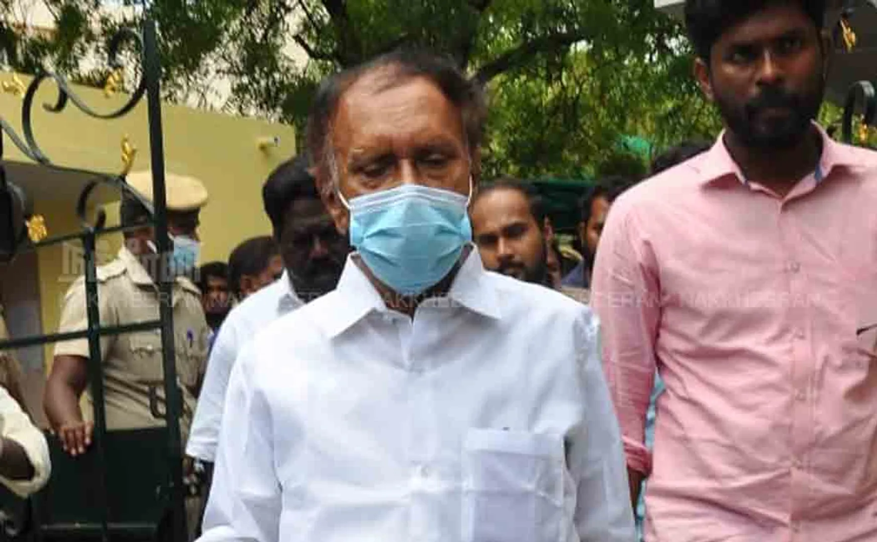 Thambidurai MP met O.P.S.  at his residence 