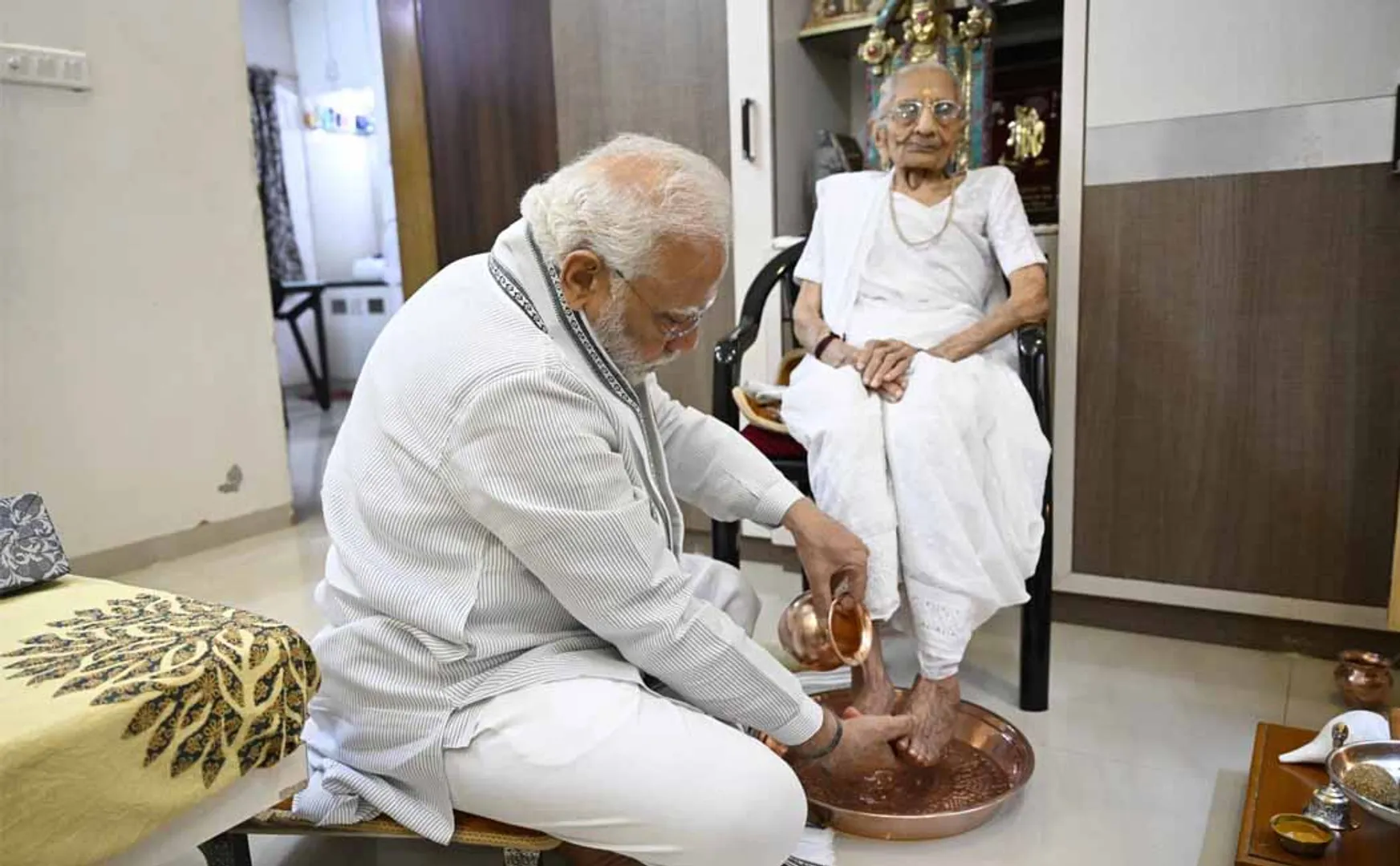 Prime Minister Narendra Modi pays homage to his mother's feet! (Pictures)