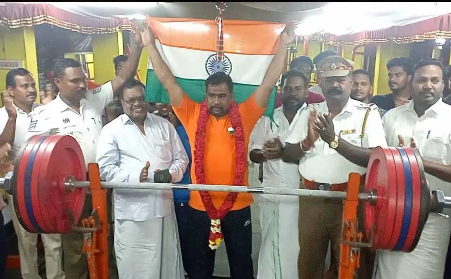 Asian level weightlifting competition ... Friends who greeted the Tamil Nadu player and sent him on his way with the national flag!