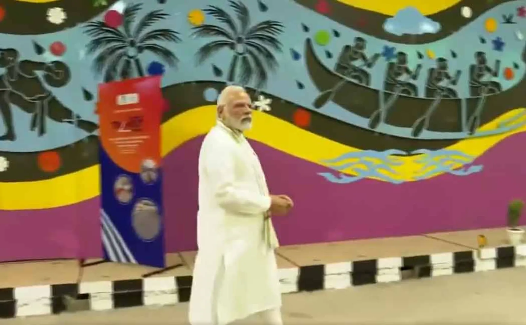 pm Modi picks up litter at the newly launched ITPO tunnel
