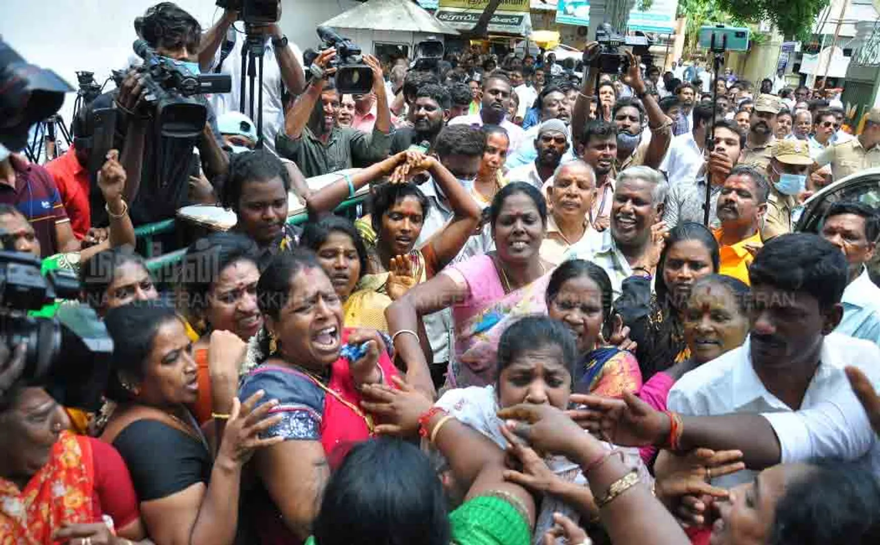 ADMK leader issue in 1990 and now 