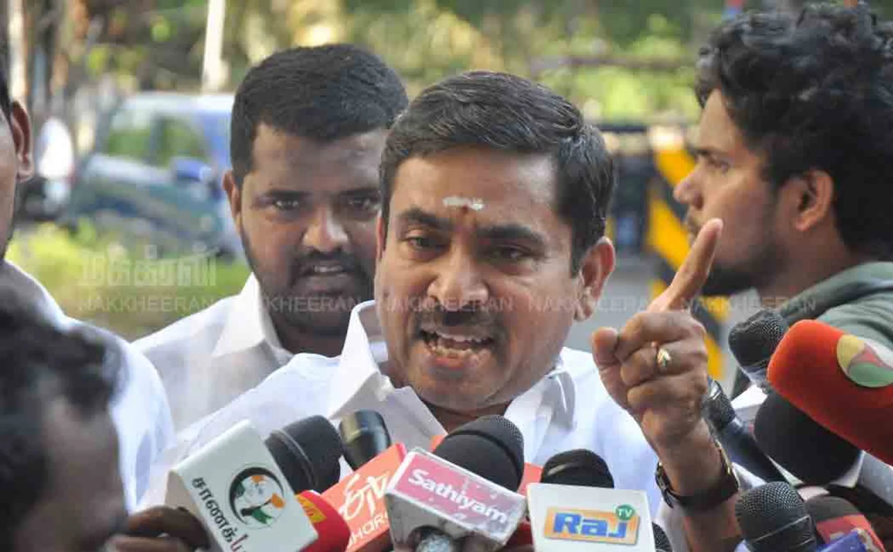 "Ready to accept Sasikala's leadership!" - OPS  to Supporters!