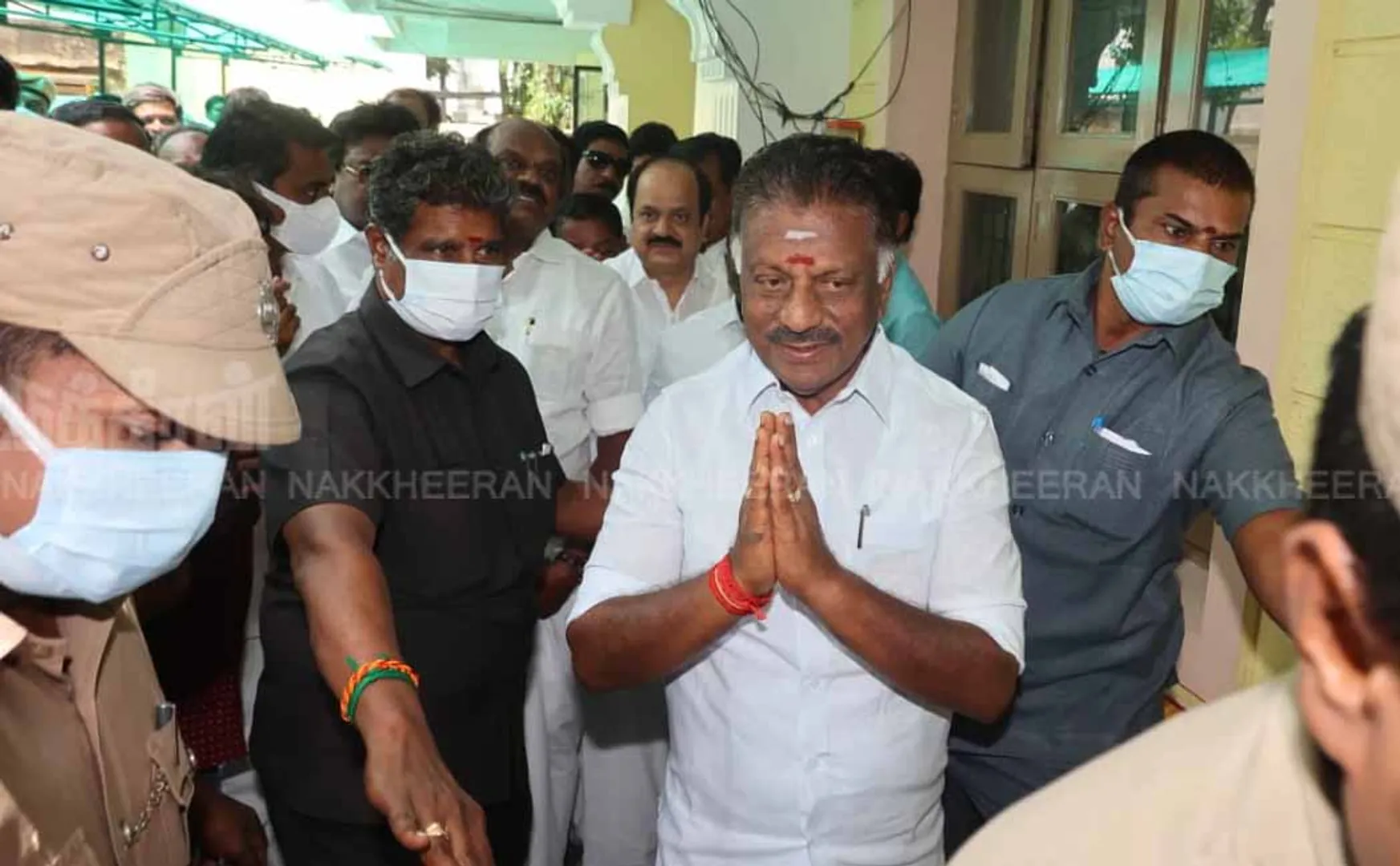 No ban on public meeting - O. Panneerselvam serious advice!