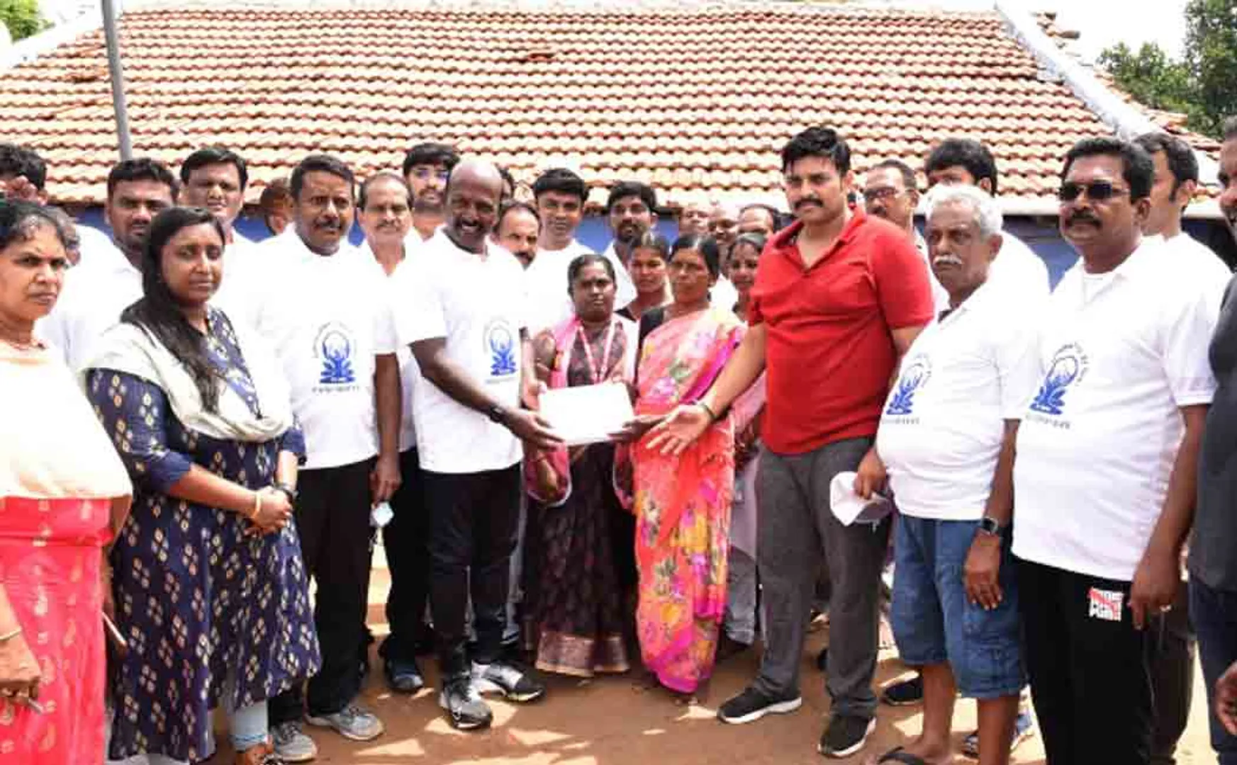 Minister Ma.Subramaniyam provided medical kit to villagers near namakkal