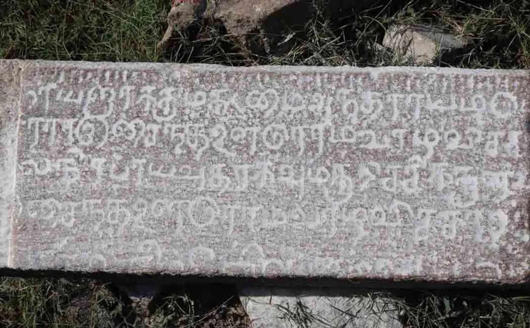 Discovery of ancient inscriptions, ancient minions, stone circular remains!