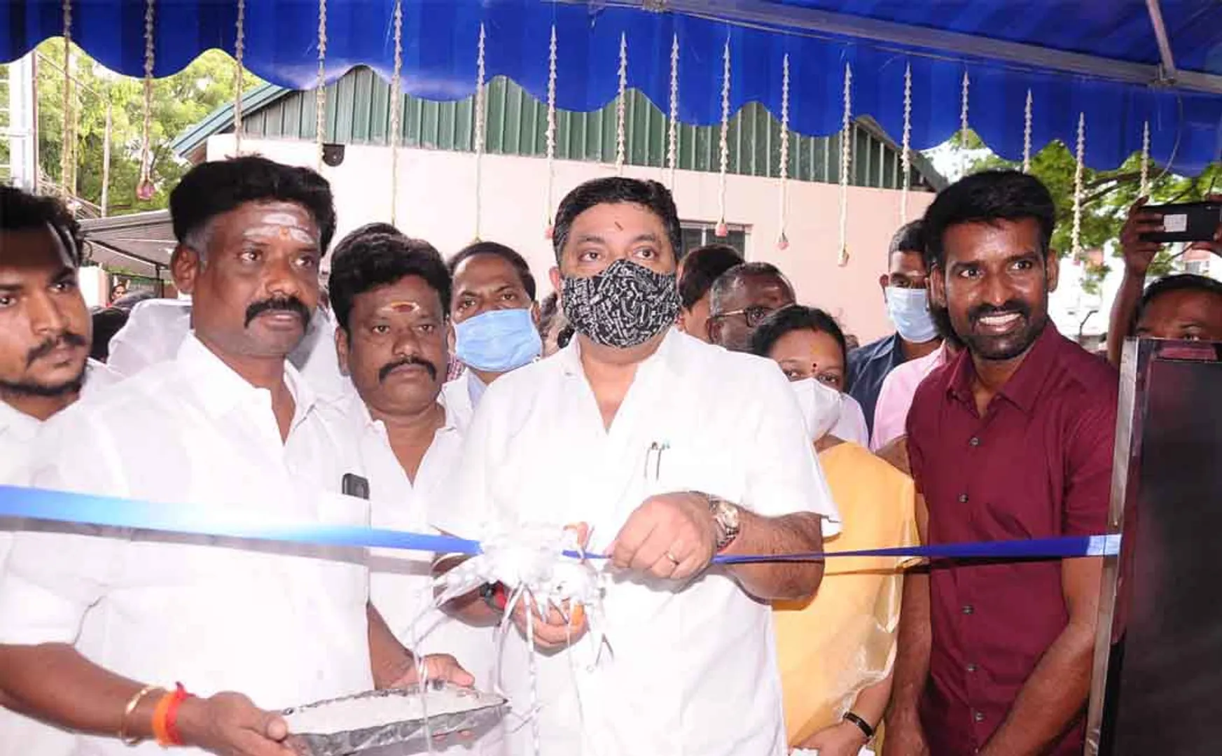 Minister opens actor Suri's restaurant! (Pictures)