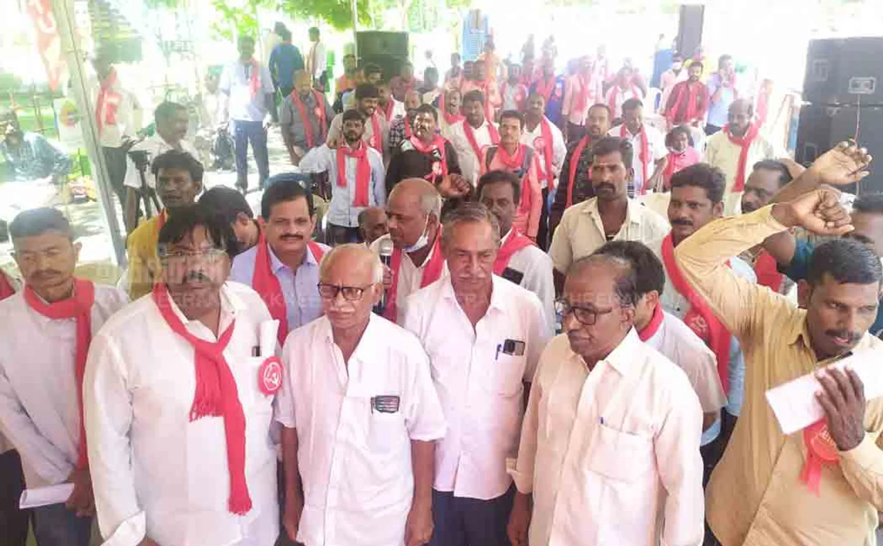 Trade unions struggle against petroleum companies  