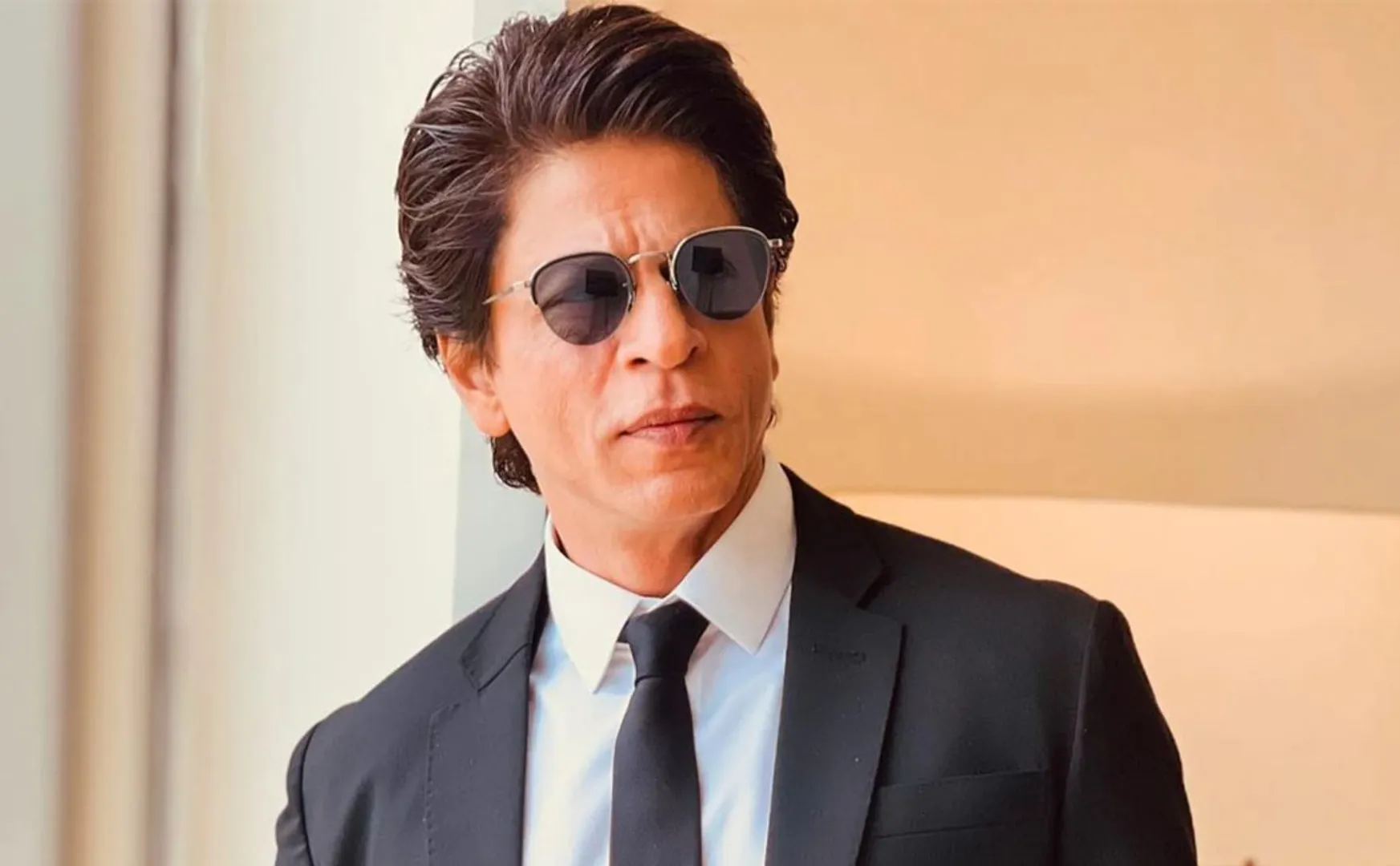 '30 Years of cinema journey'- Shah Rukh Khan released his 'pathan' movie poster 