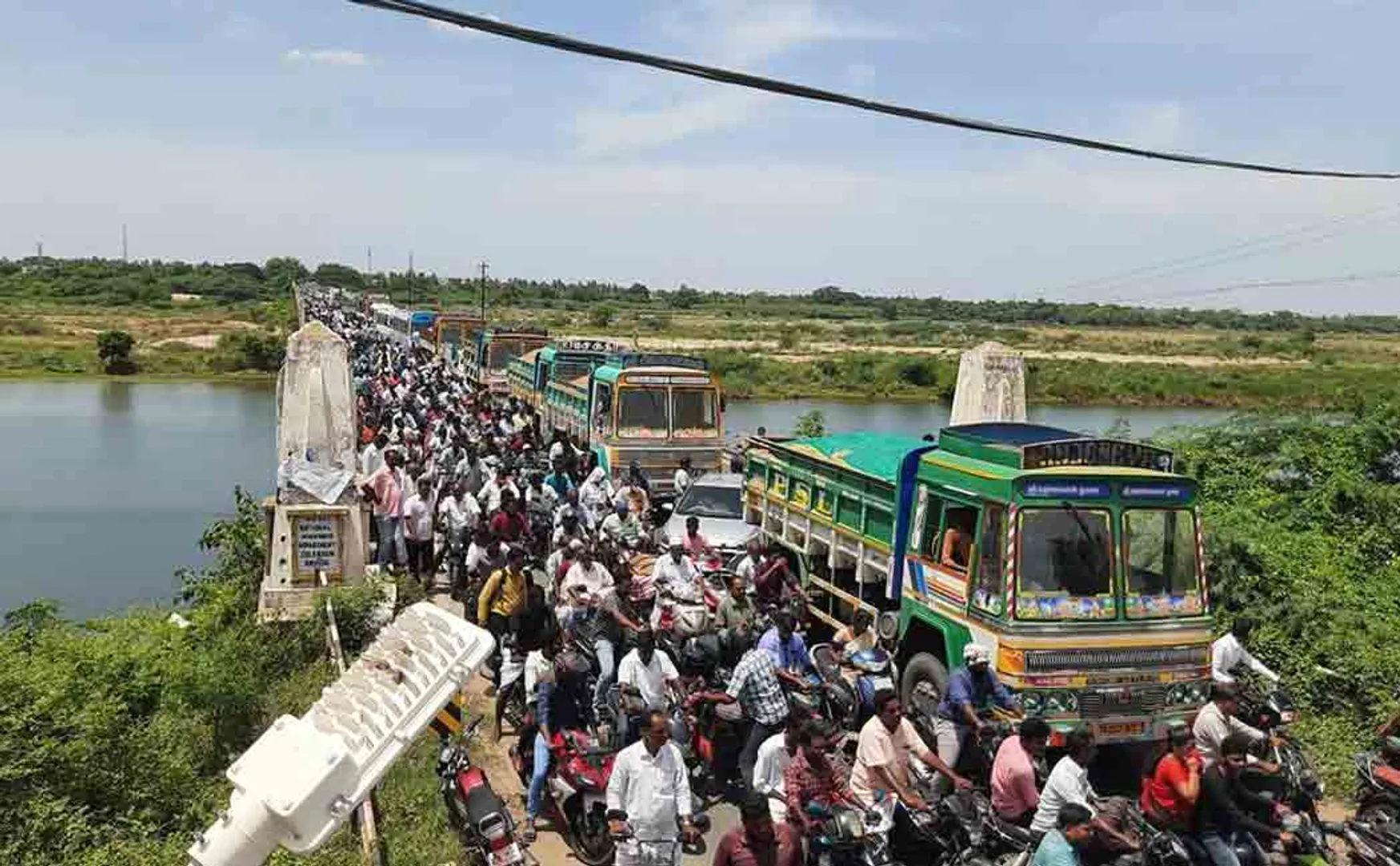 People struggle to get road 