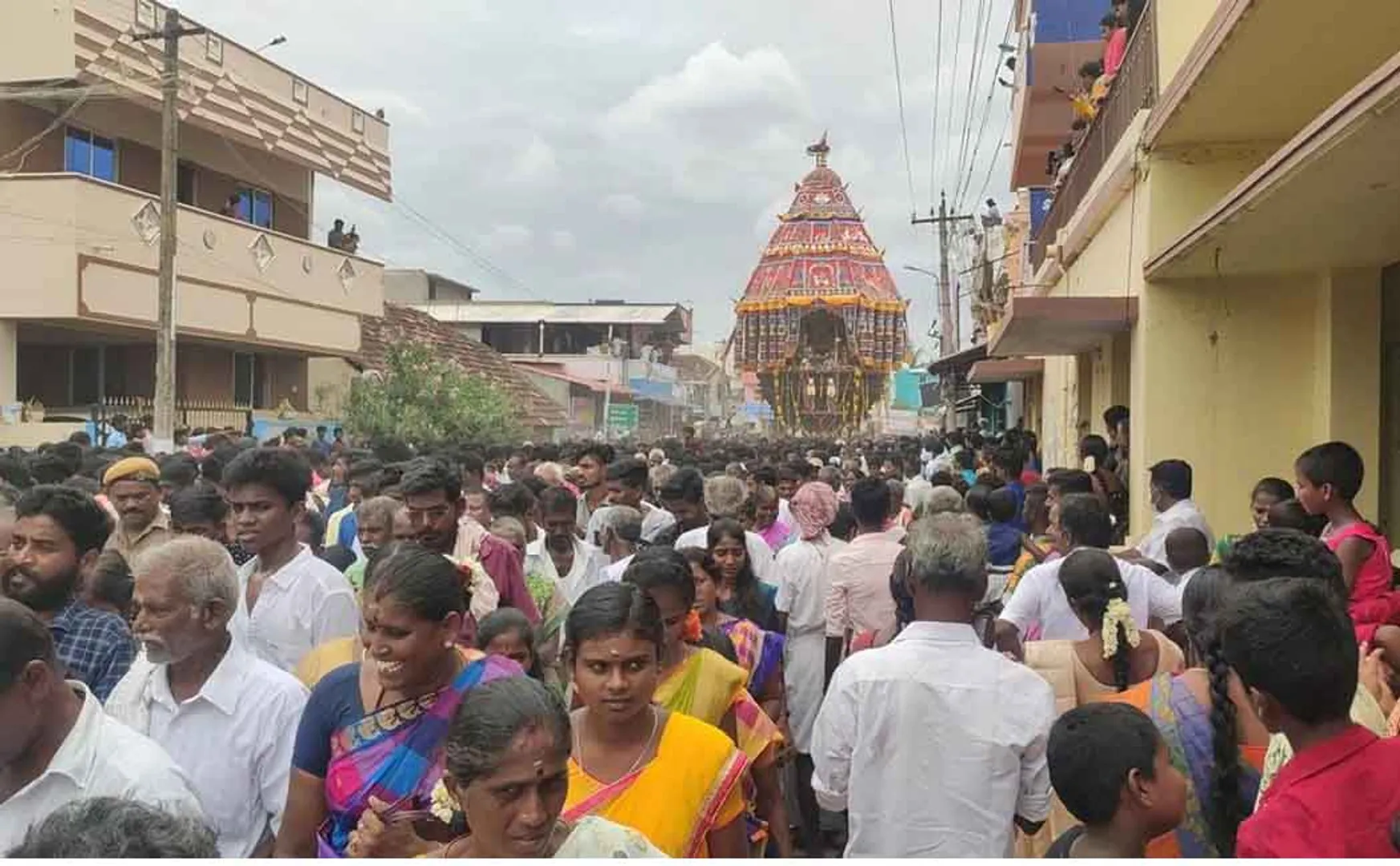 Thirupperundurai Ani Thirumanjana Chariot... Devotees pulled the Chariot by singing Thiruvasakam! (pictures)