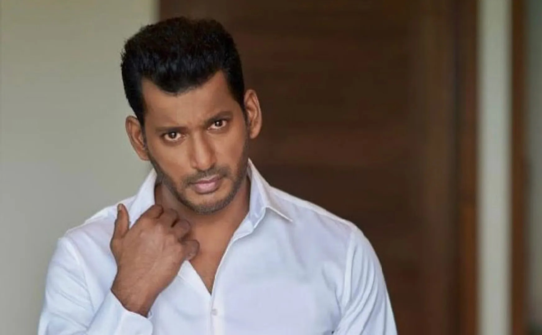 Vishal Injured 'laththi' movie shoot - Photo Goes Viral