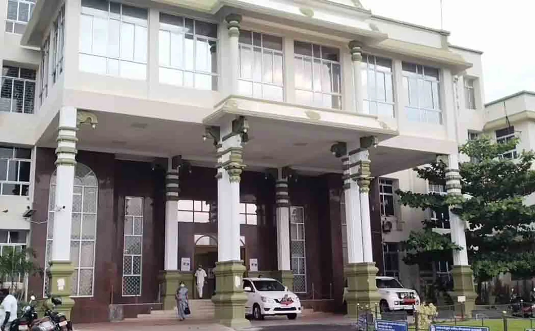 Conflict between collector and public 