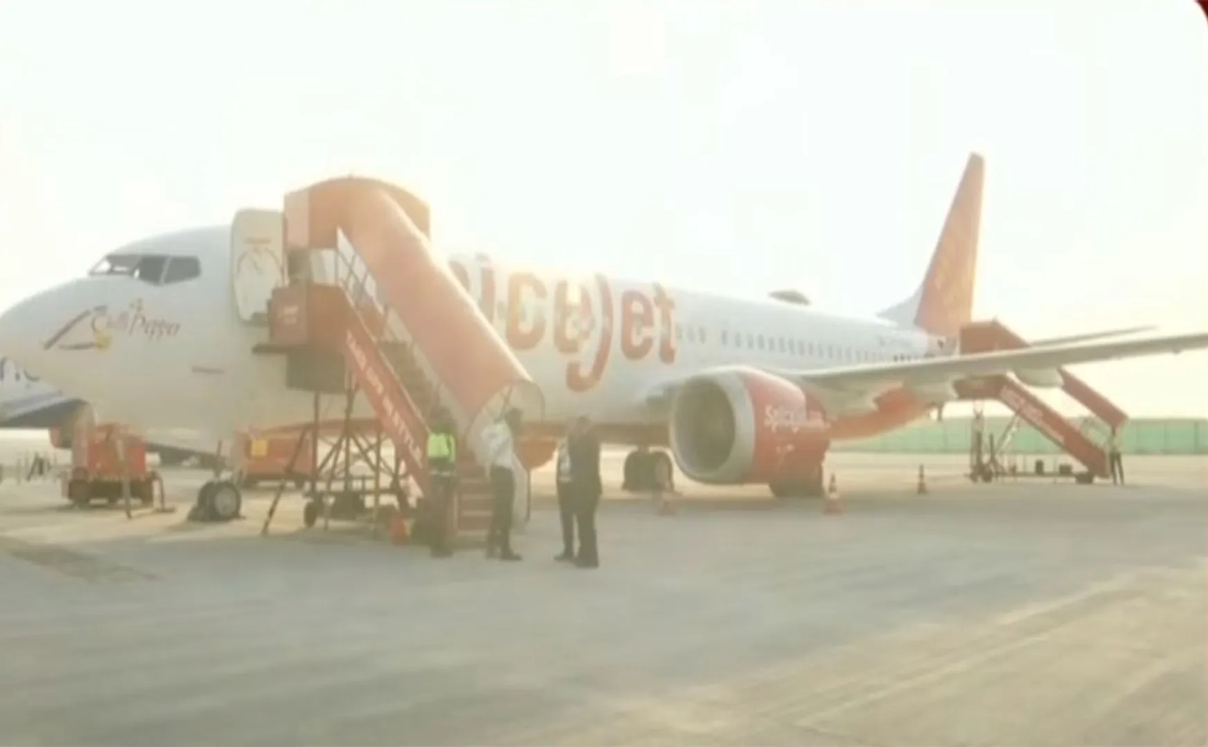 spicejet plane landed in Pakistan causing excitement!