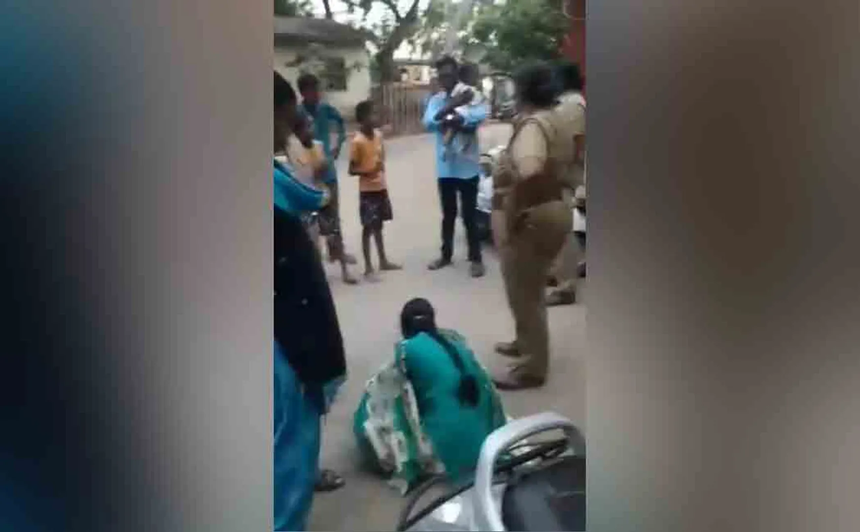 The police did not take action! A woman who cried front of police station 