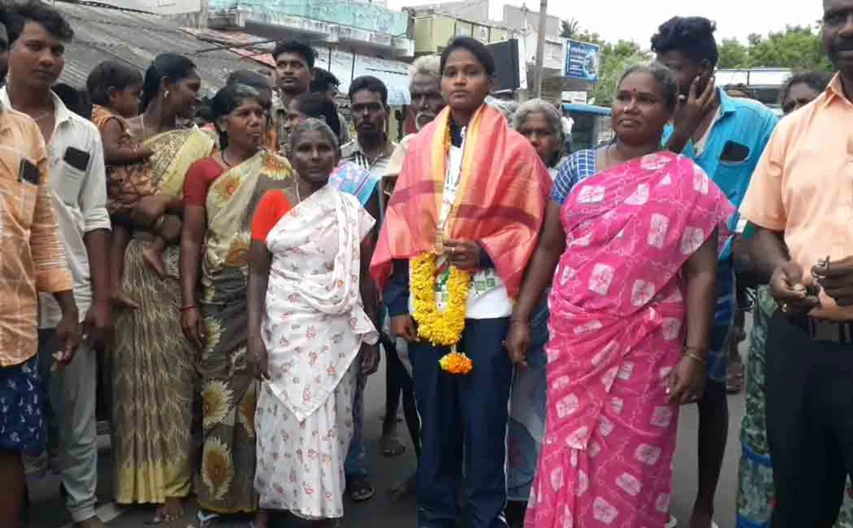 The Tamil Nadu team advanced to the finals! A grand welcome for the football player who returned to the village!