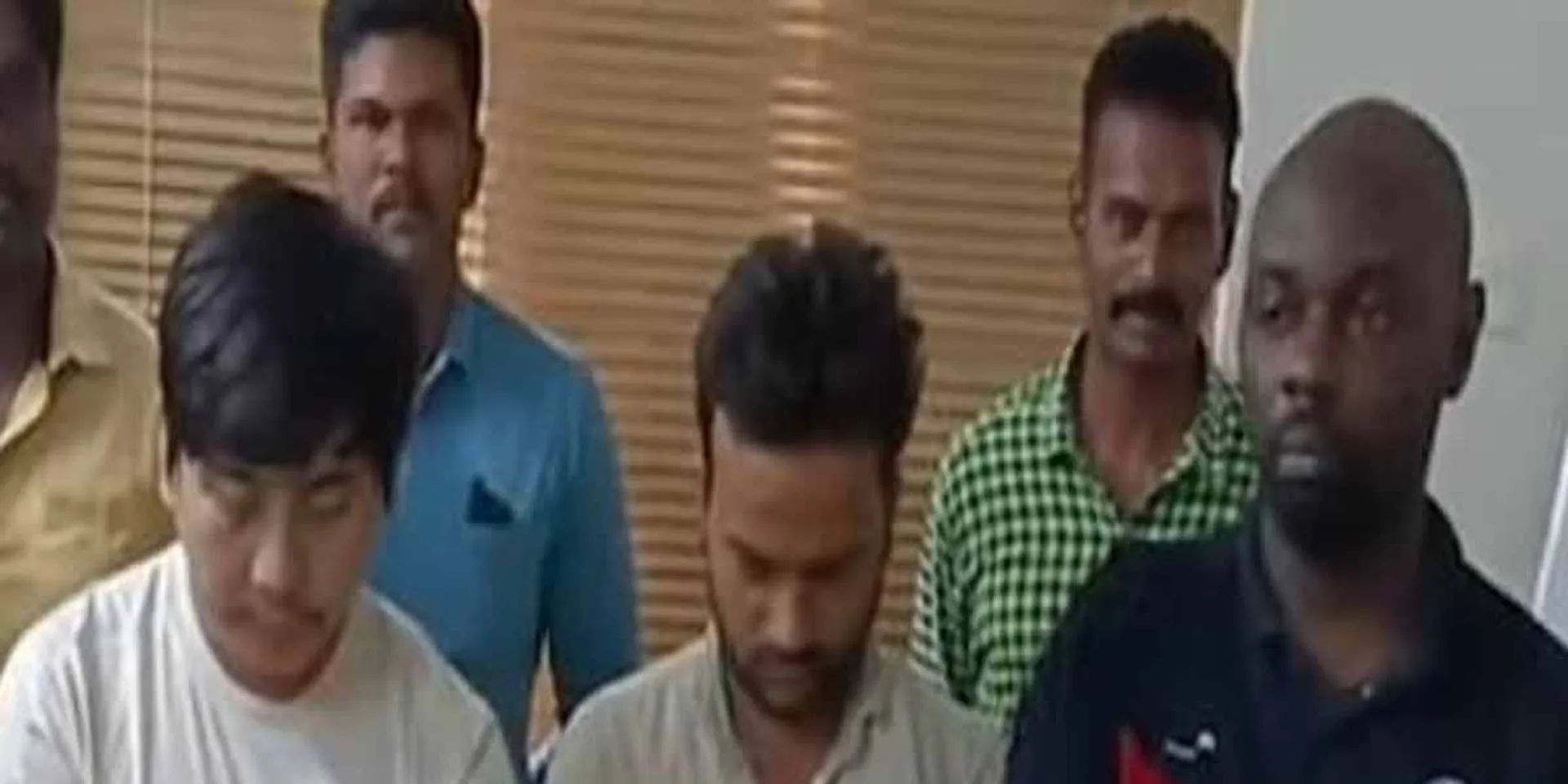 Fraud through online... 3 people including a Nigerian teenager arrested!