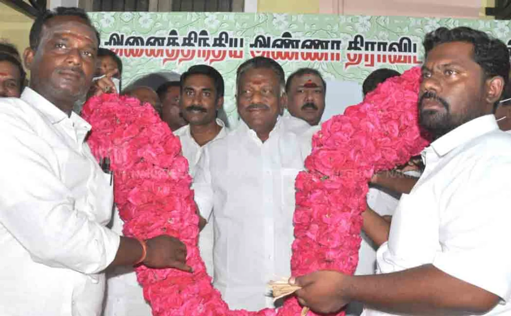 Cuddalore ops supporters met ops at his chennai residency 