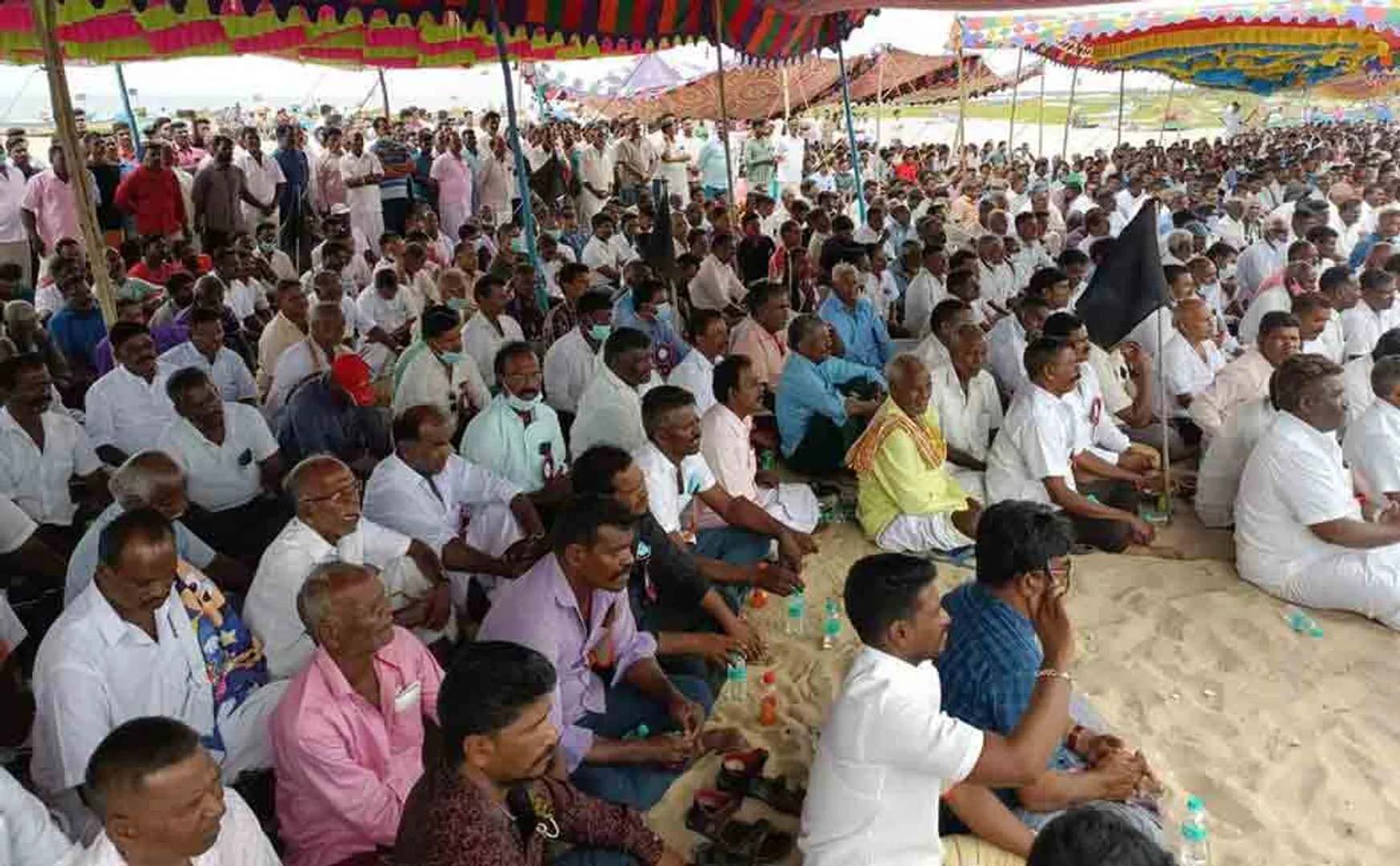 2,000 fishermen are struggle against the fishing net!