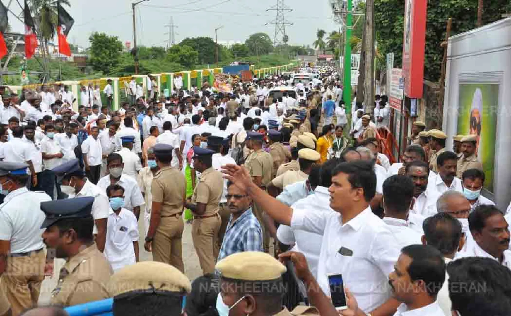 Volunteers gathered in Vanakaram... A.D.M.K. Will the general assembly take place?- The High Court will decide at 09.00 am!