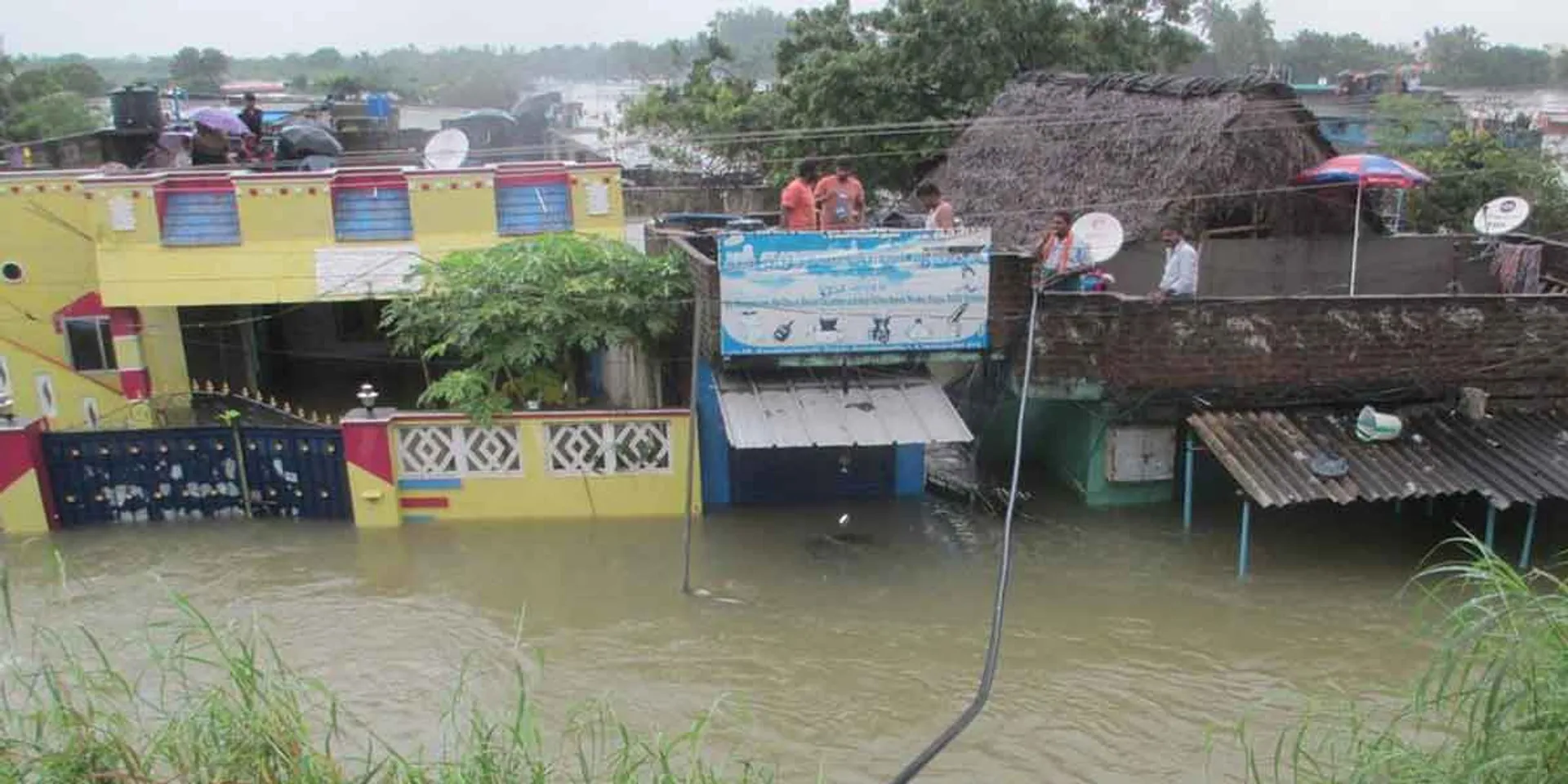 Floods in Enam... More than 1000 houses were flooded!