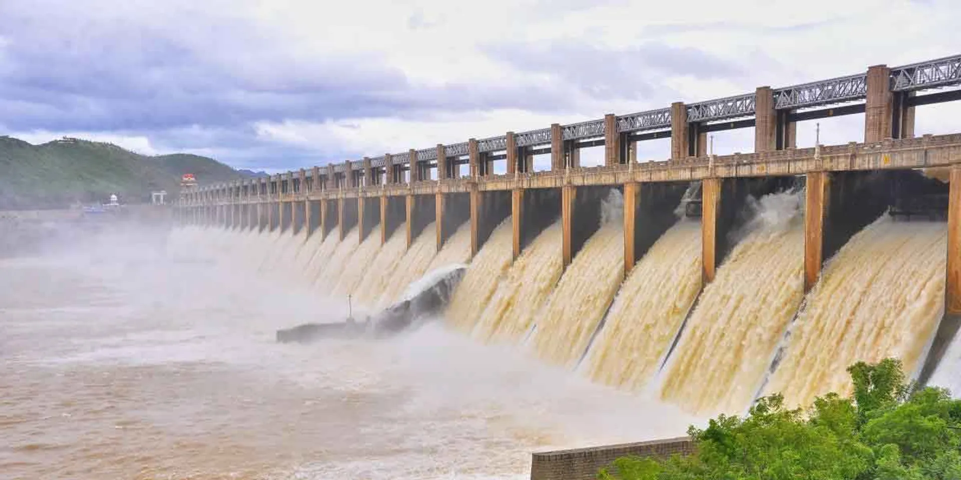 Mettur Dam towards 113 feet