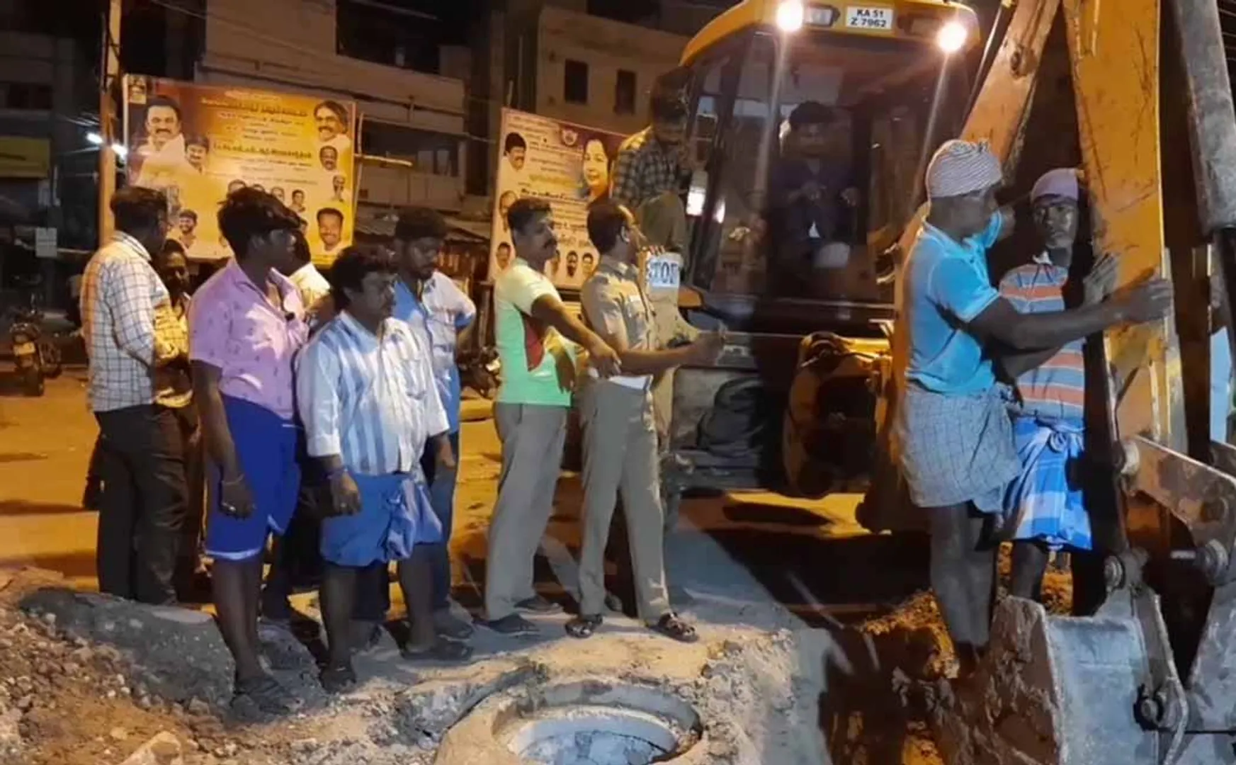 Chatur Municipality Negligence in Underground Sewer Work!- Two Workers Killed in Landslide!