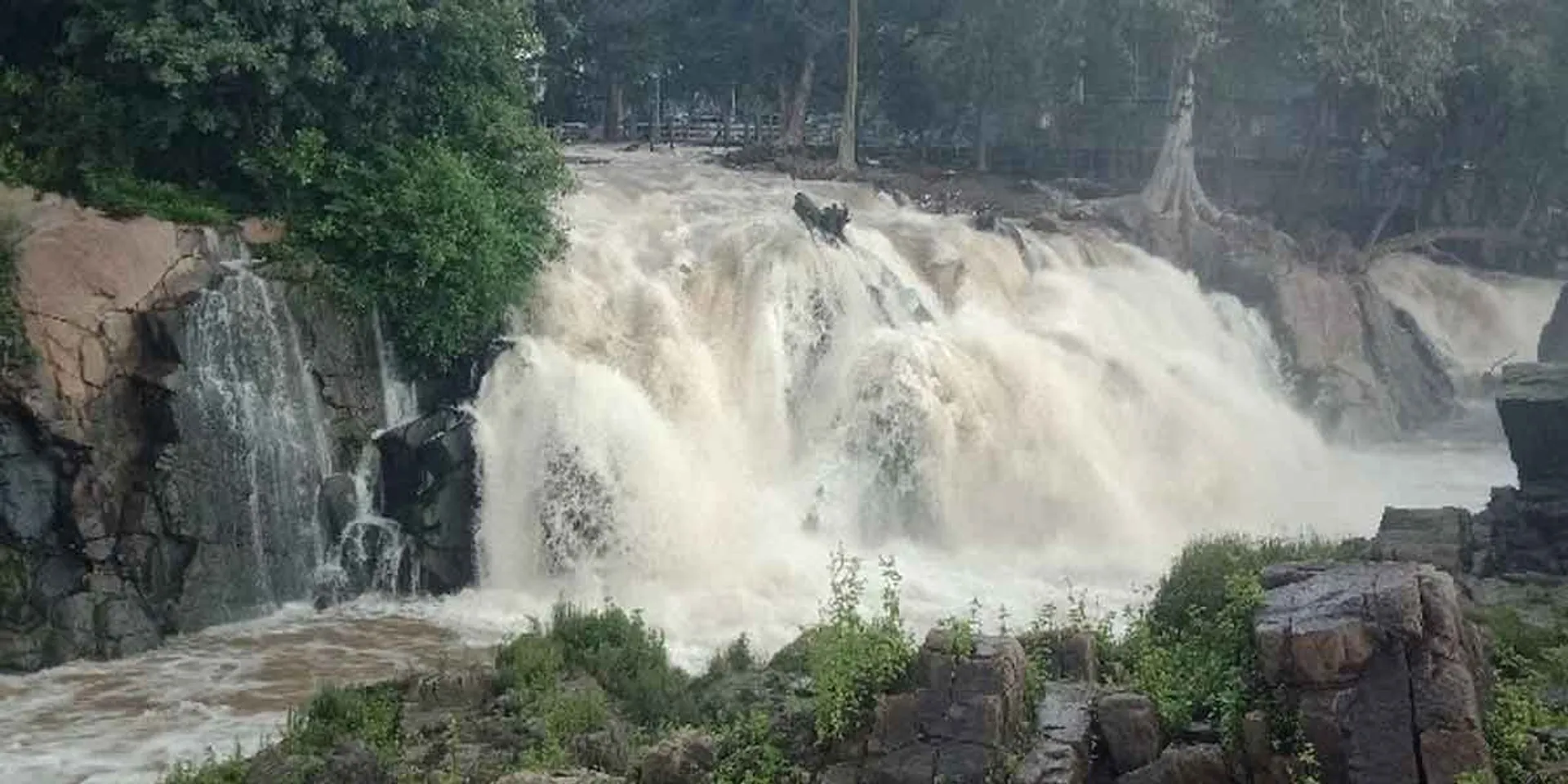 hogenakal floods drown waterfalls!