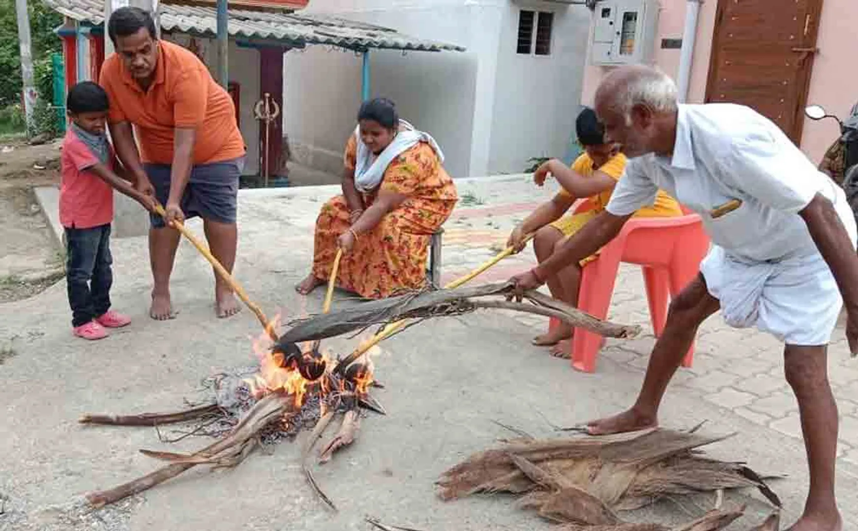 Coconut roasting 'Thalayaadi' celebration! Kongu Mandal Special!
