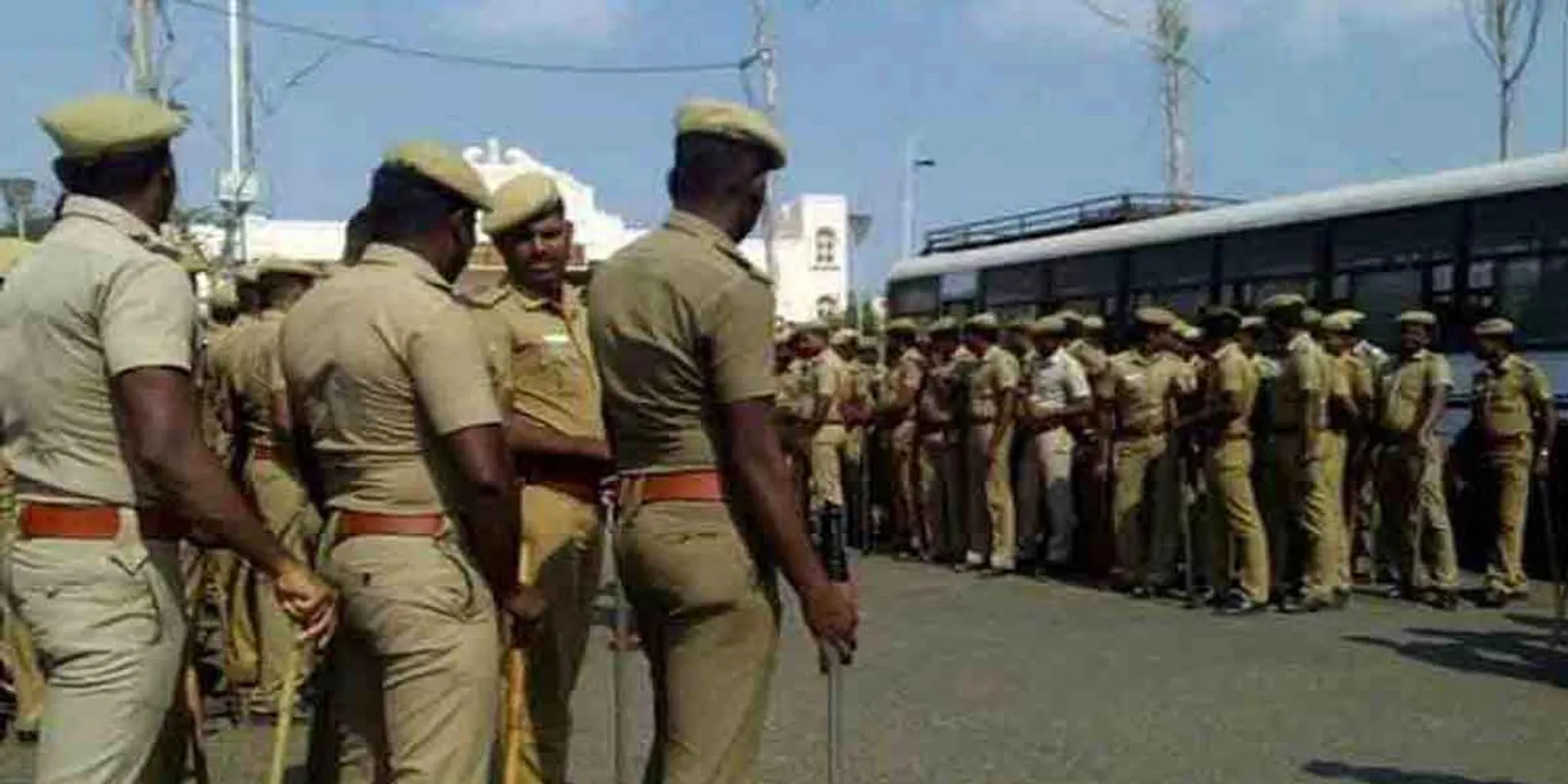 Re-mortem of the student's body... Police gathering in Marina!