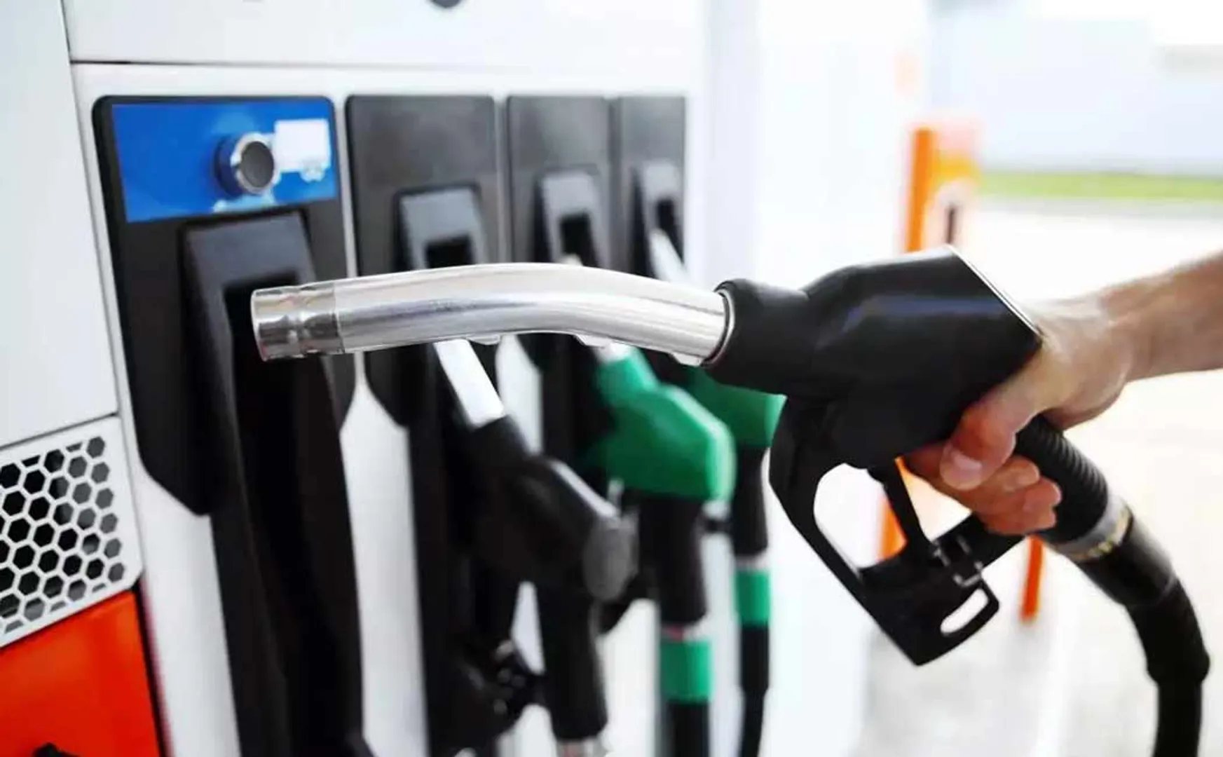 The central government reduced the export tax on petrol and diesel!