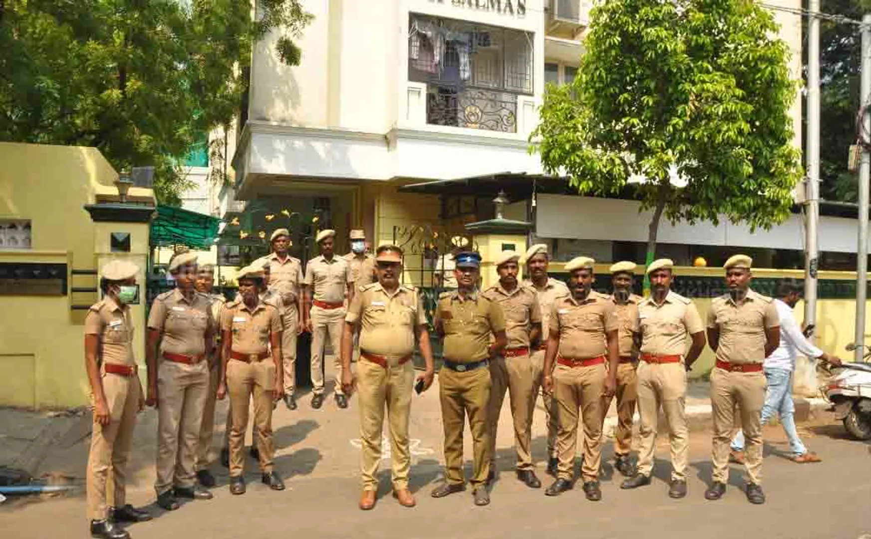 Heavy police protection in ops house 