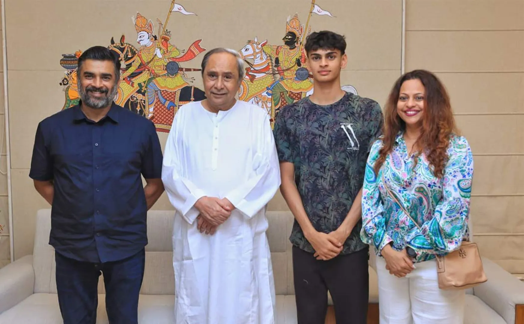 Madhavan's son  won the gold - congratulated by the odisha Chief Minister with a t-shirt