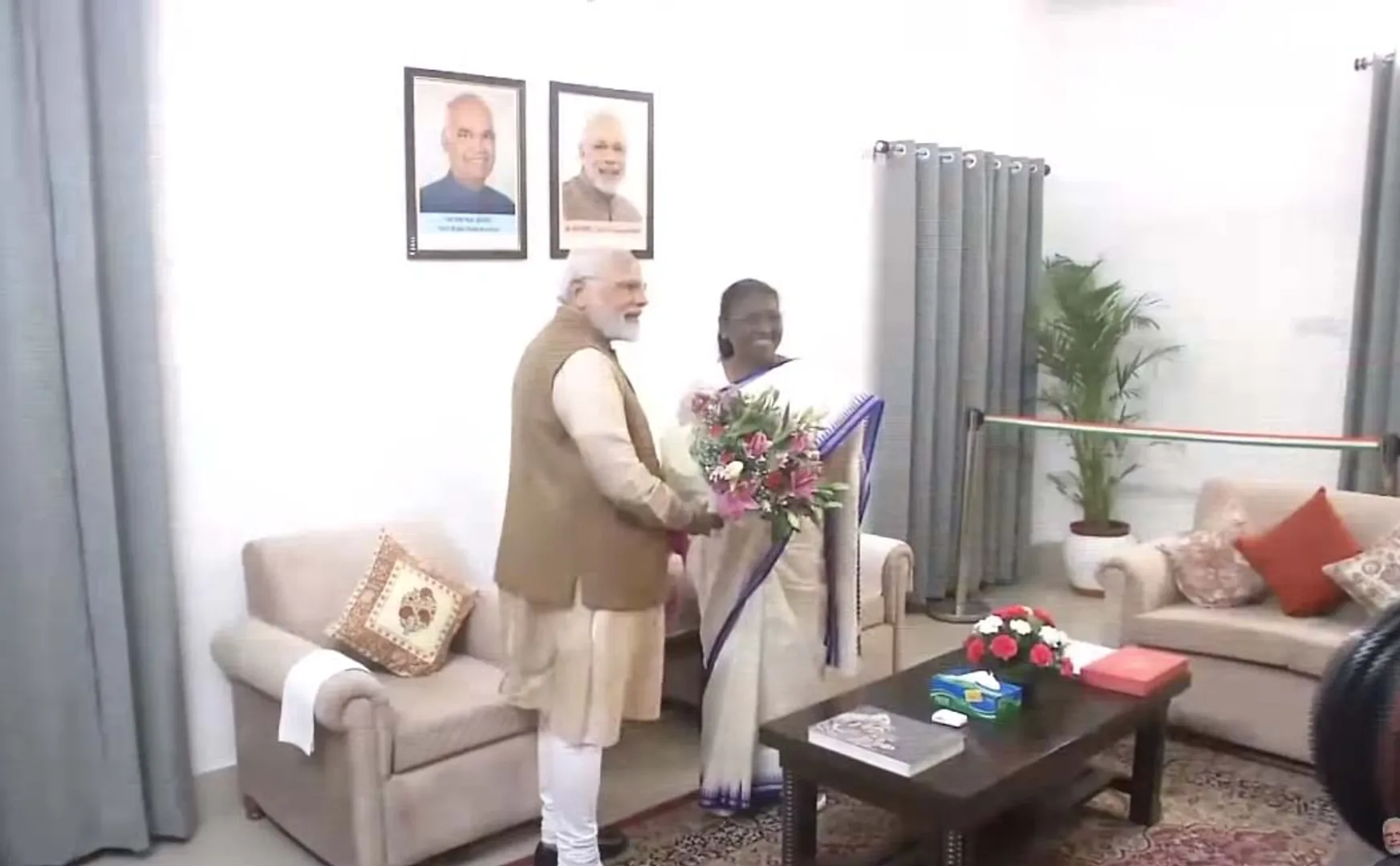 Prime Minister Narendra Modi greets Draupadi Murmu in person!