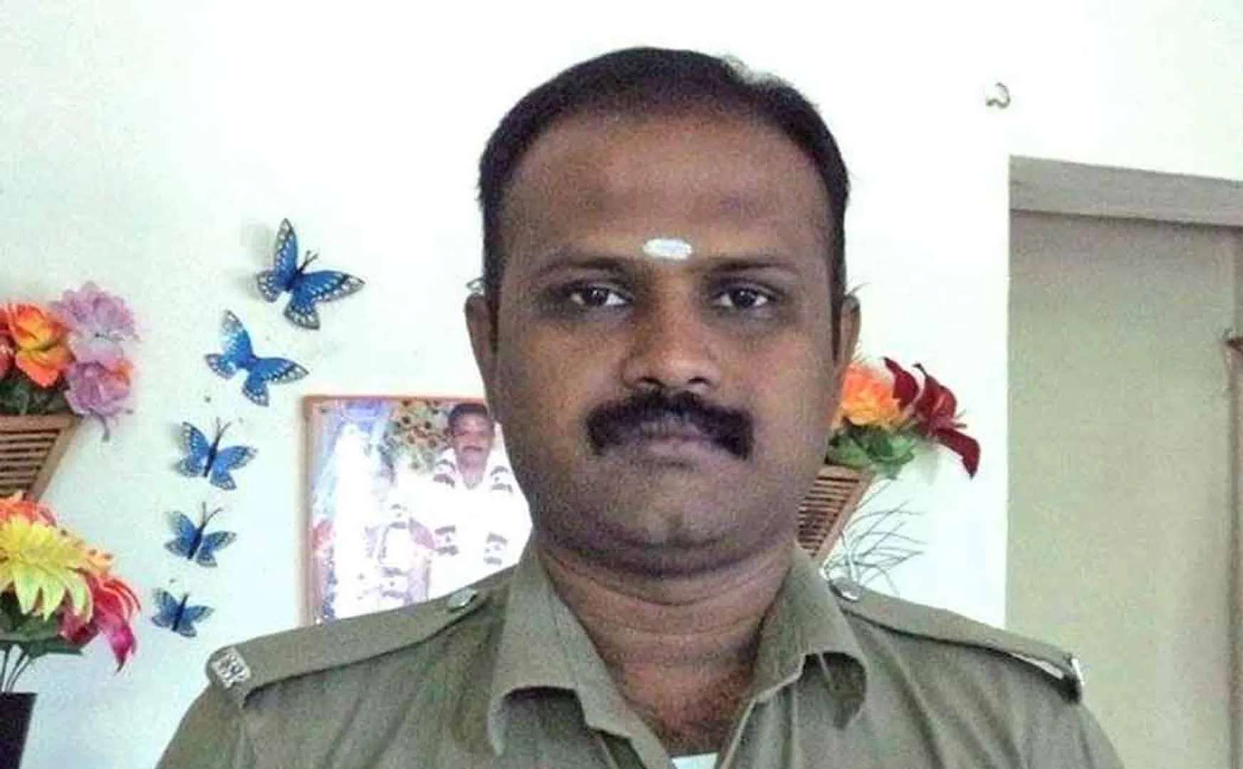 Chief Constable attempt to abduct a fruit vendor by raiders