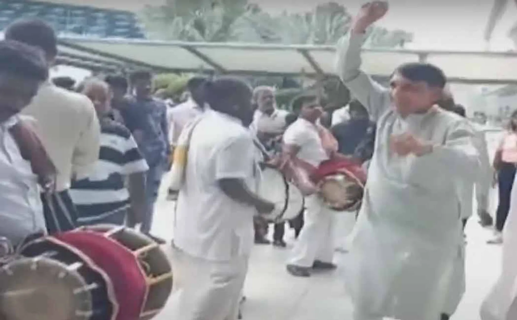 BJP workers enthusiastically welcomed Ilayaraja with drums