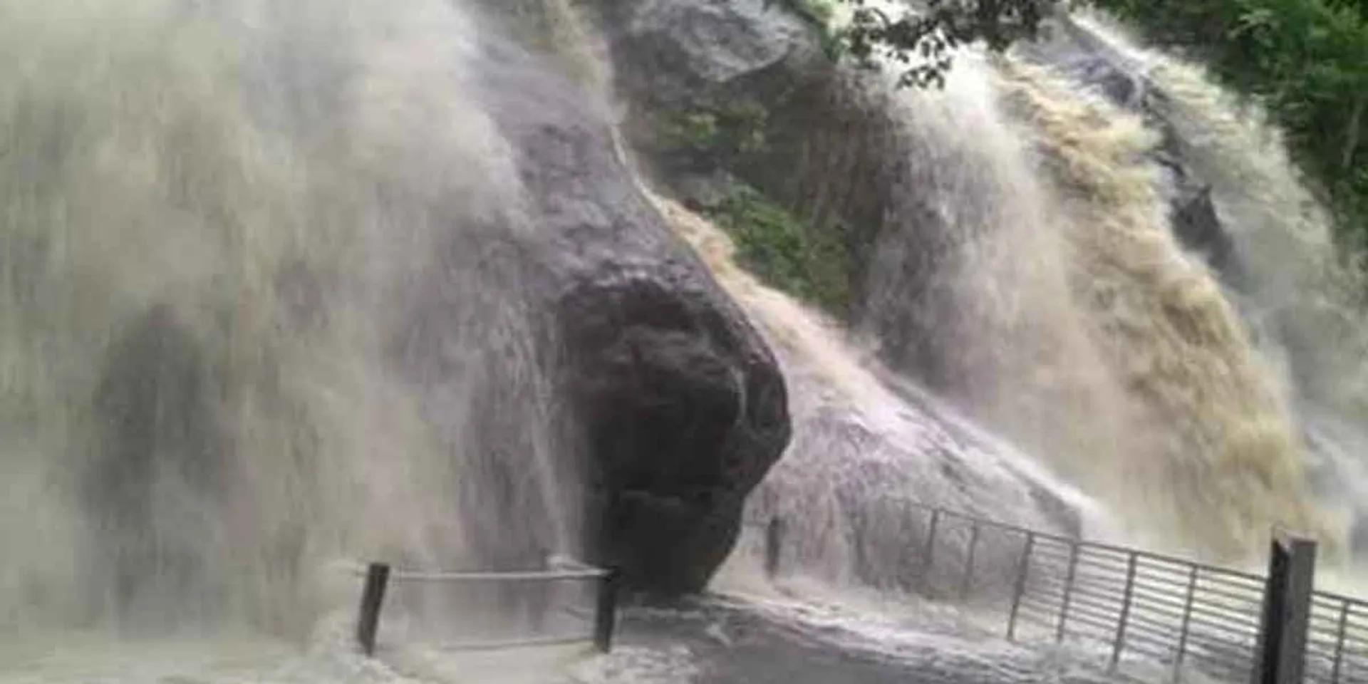 Sudden flood in Kooralam... two people lost their lives!