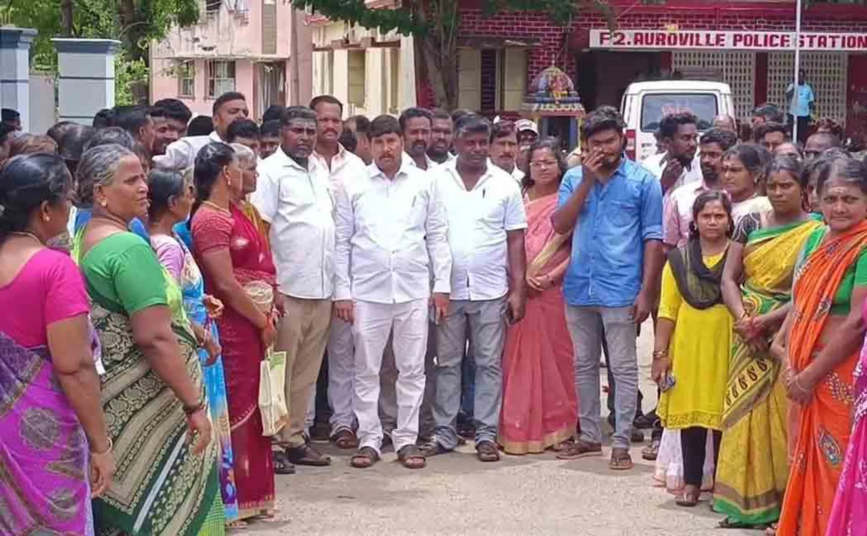  poster about Panchayat council president! People besieged the police station!