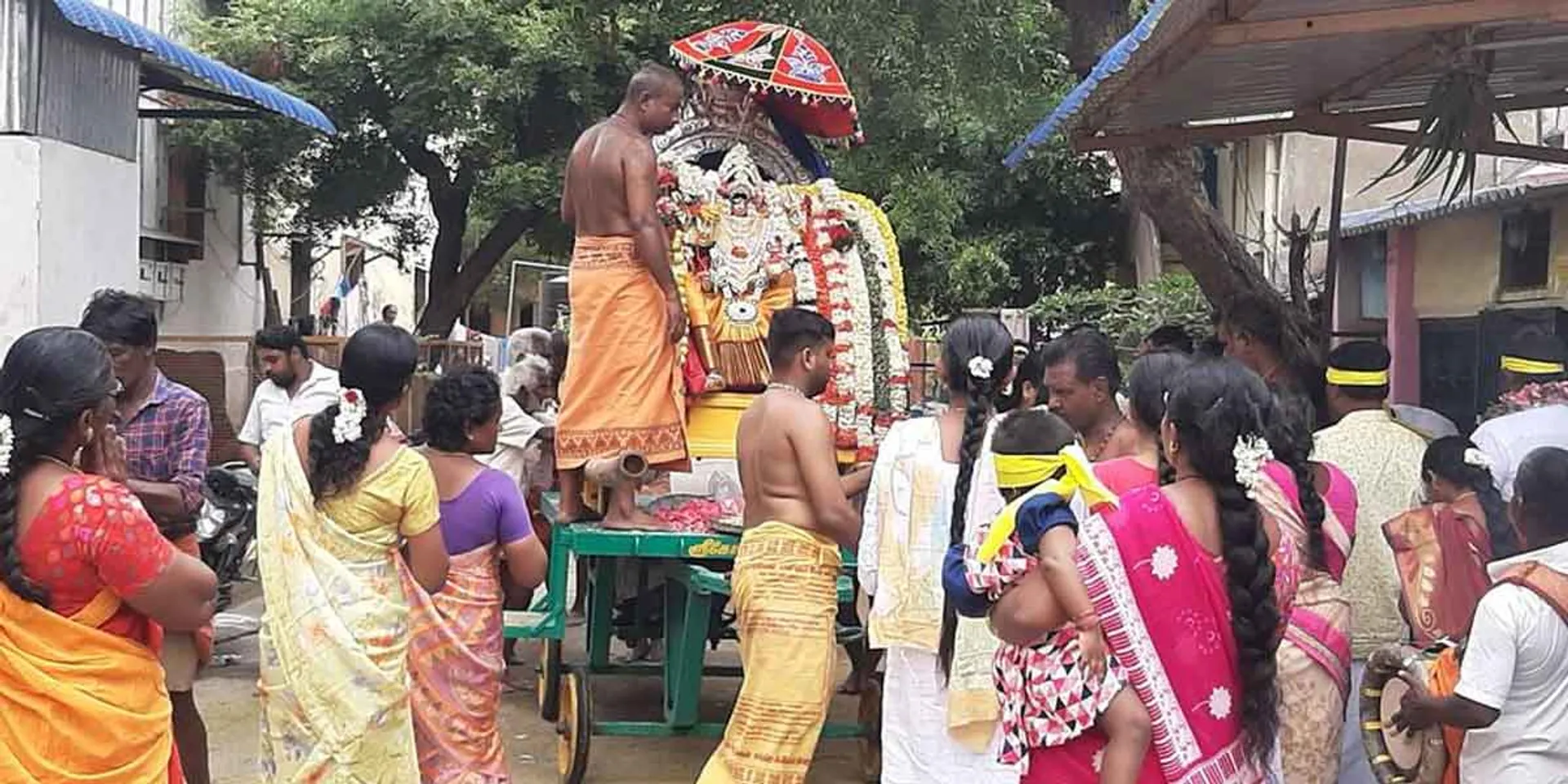 If you put money on Kota Mariyamman VeEthi Ula-plate, respect for the devotees!