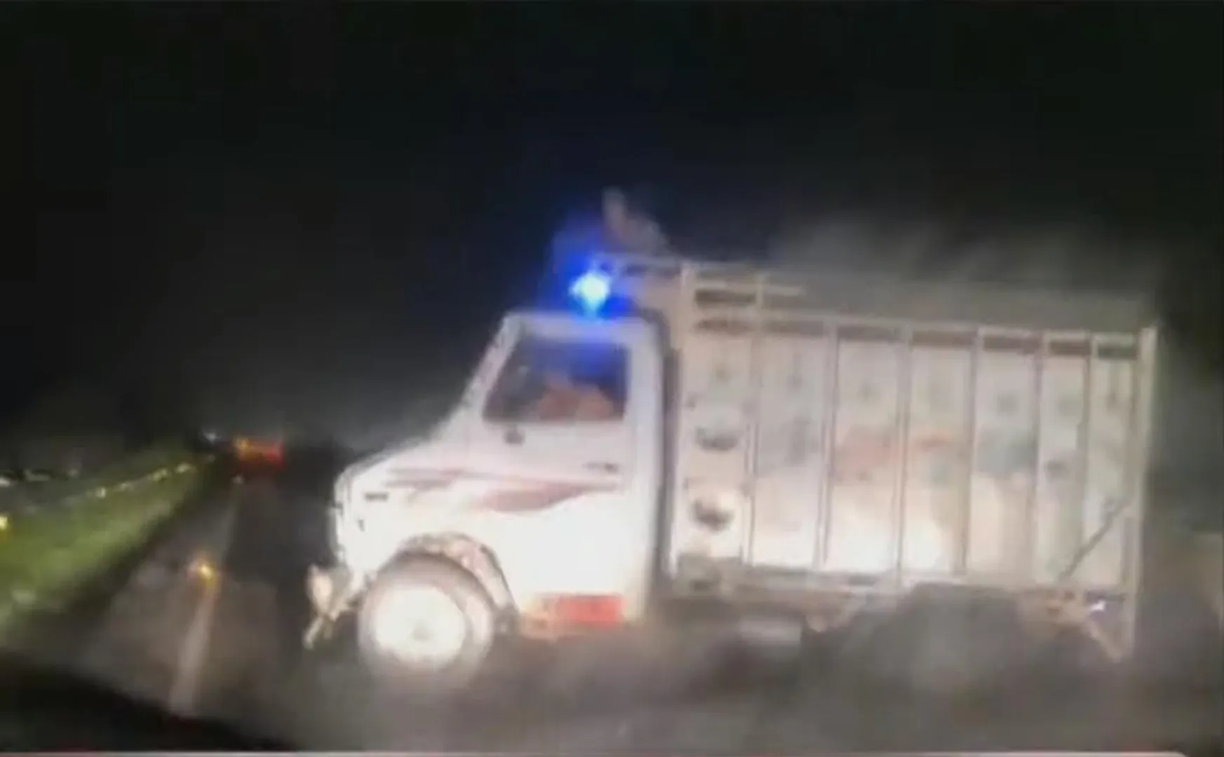 Lorry-Police Vehicle Chase on National Highway!