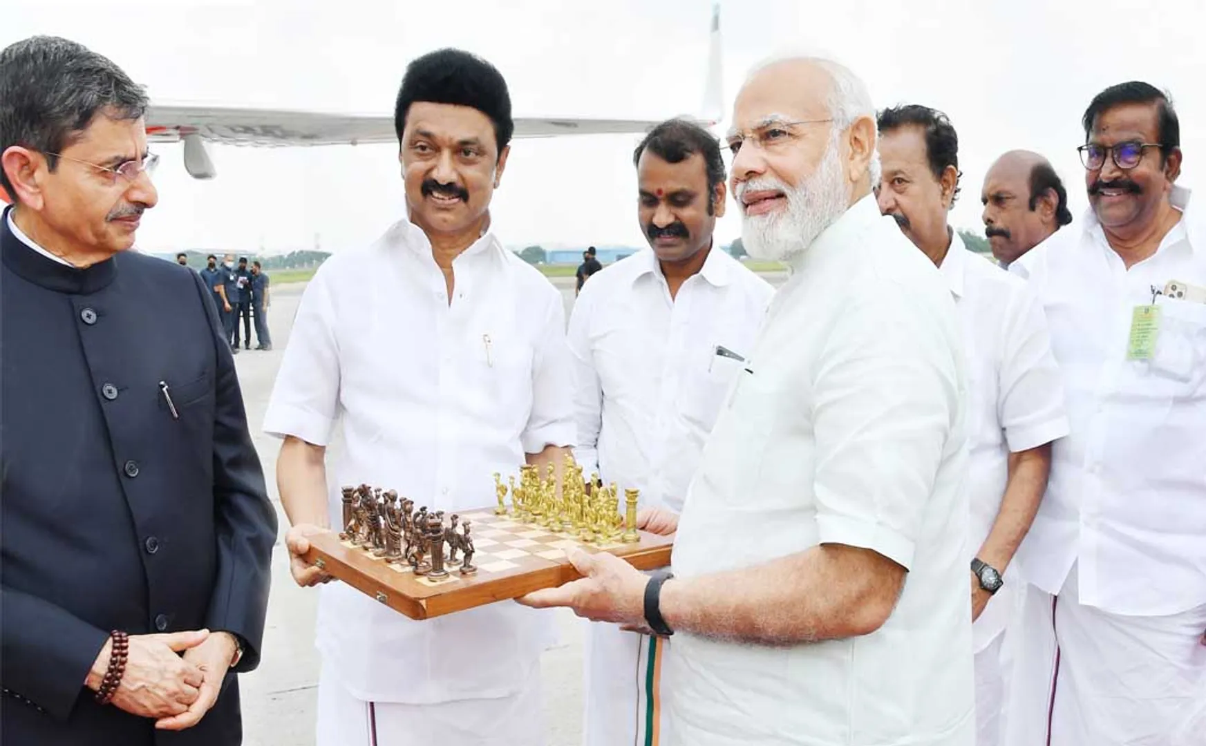 Chief Minister M.K.Stalin sent the Prime Minister on his way by giving him a chessboard!